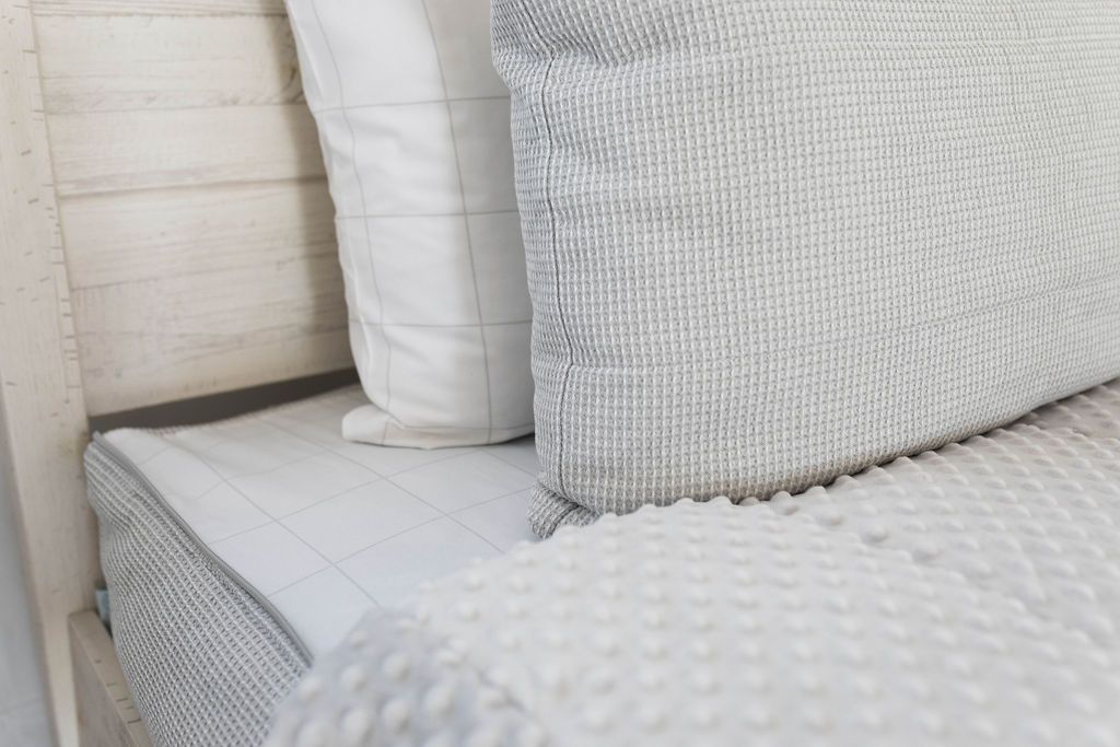 Harper Luxe Pillowcase - 100% Mulberry Silk Pillow Cover for Hair & Skin Care, Hypoallergenic & Breathable (Queen Size, Ivory) - Perfect for Nighttime Skincare & Reducing Bedhead