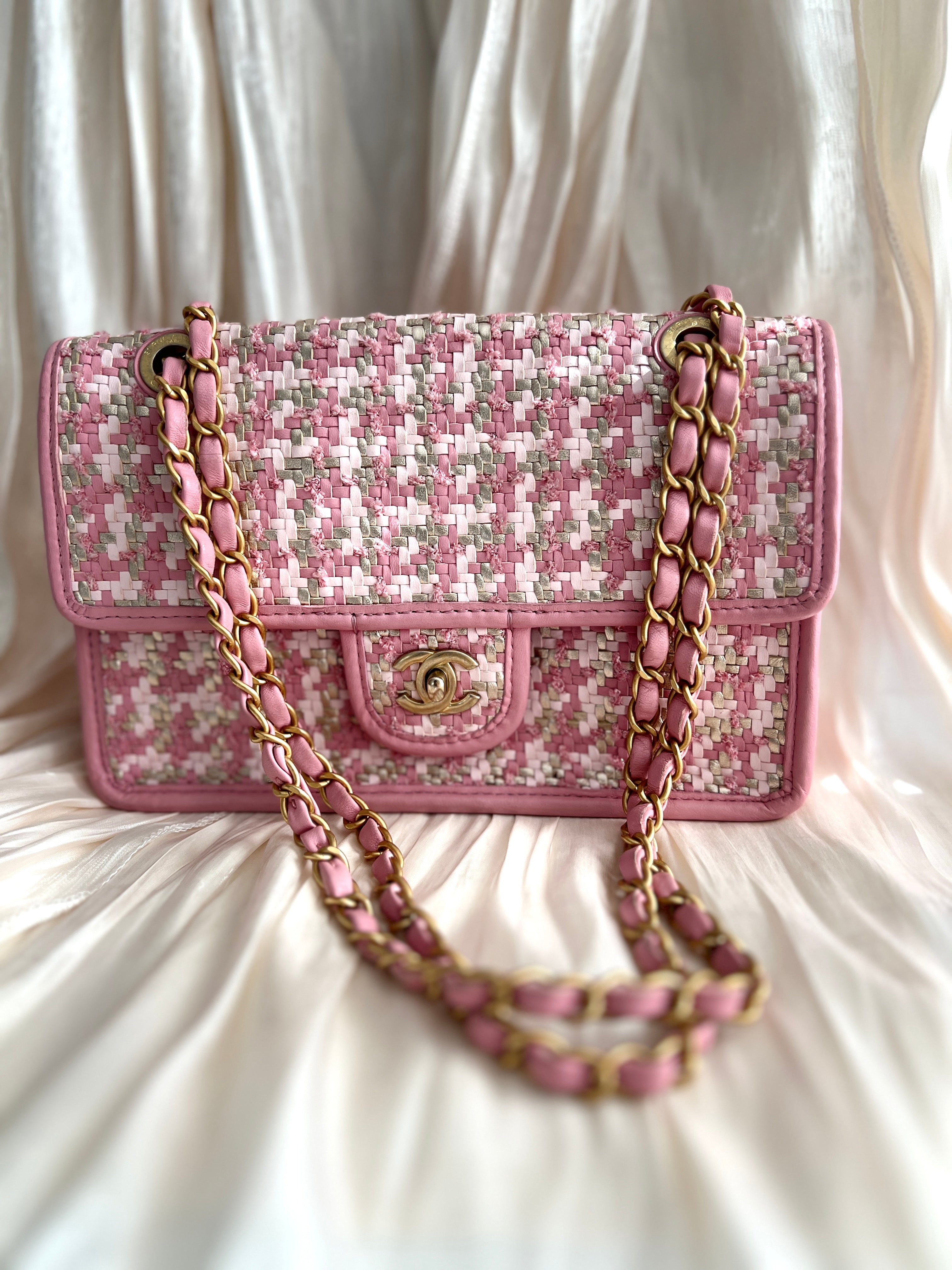 Chanel Tweed & Leather Houndstooth Weave Flap Bag - Luxury Designer Handbag for Women, Perfect for Parties, Dating & Special Occasions