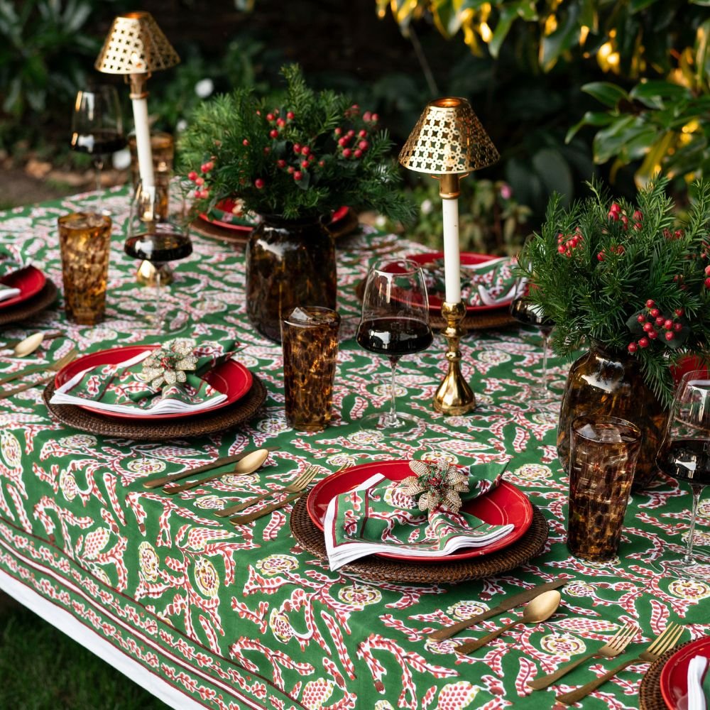Premium Emerald Green Tablecloth for Dining & Events - Waterproof & Wrinkle-Resistant Polyester Fabric - Perfect for Weddings, Parties, and Home Decor