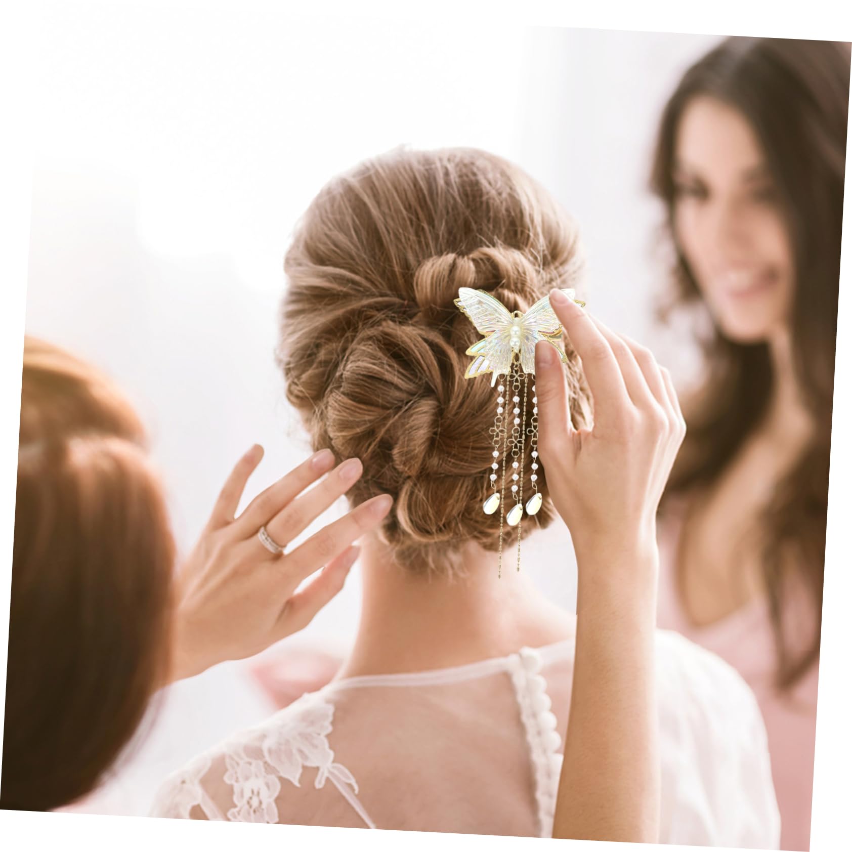 Elegant Moving Butterfly Hair Clip for Women - Adjustable Side Barrette Hair Accessories for Parties, Weddings & Everyday Wear