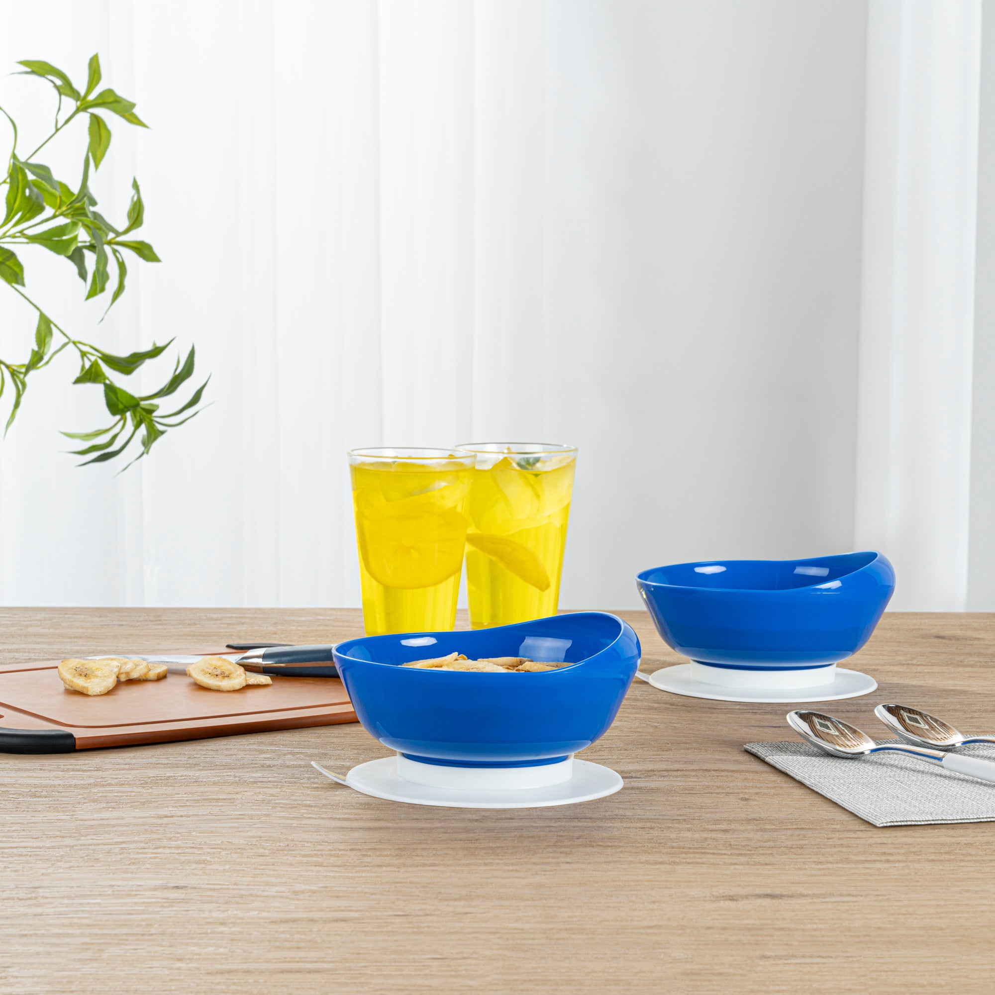 Adapt Tek 19 oz Round Blue Plastic Scoop Bowl with Spillproof Design & Suction Base - 5.75