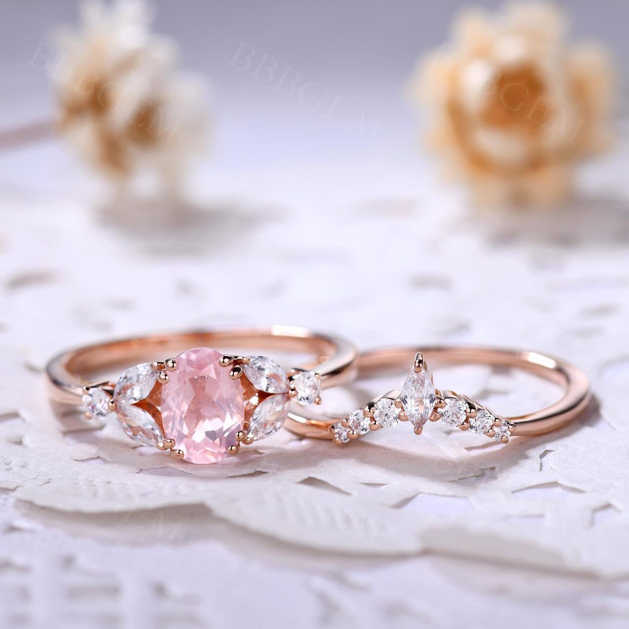 1.0 CT Vintage Oval Cut Rose Quartz Engagement Ring Set with Curved Moissanite Wedding Band - Perfect for Proposals, Anniversaries & Romantic Occasions