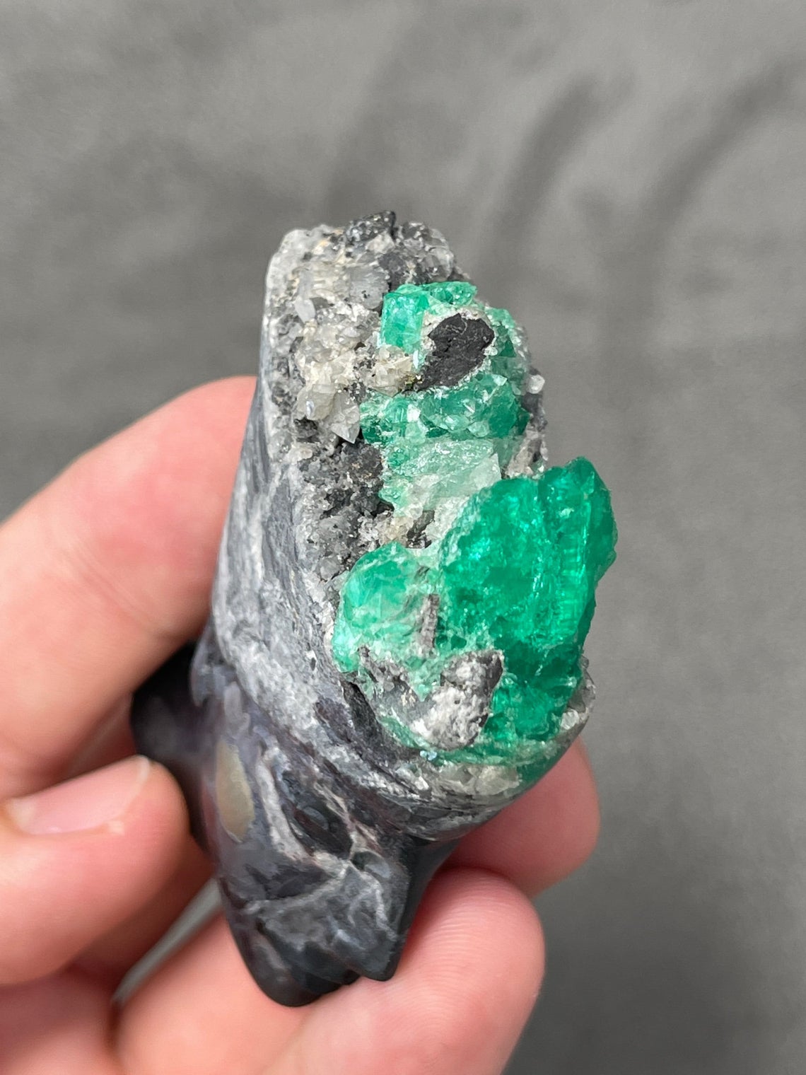 Natural Colombian Emerald Rough Crystal Sculpture - Egyptian Goddess Carving for Jewelry Making, Meditation & Home Decor