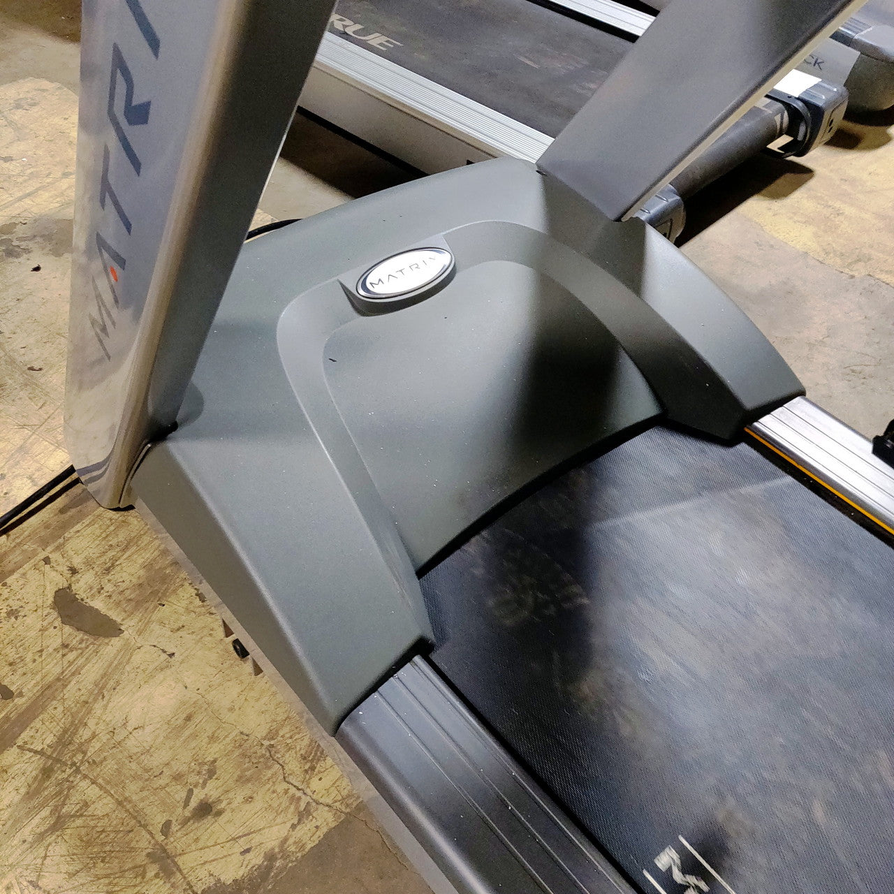 Refurbished Matrix TM522 T1X Treadmill - Professional Home Gym Equipment for Cardio & Weight Loss - Perfect for Home Workouts & Fitness Training