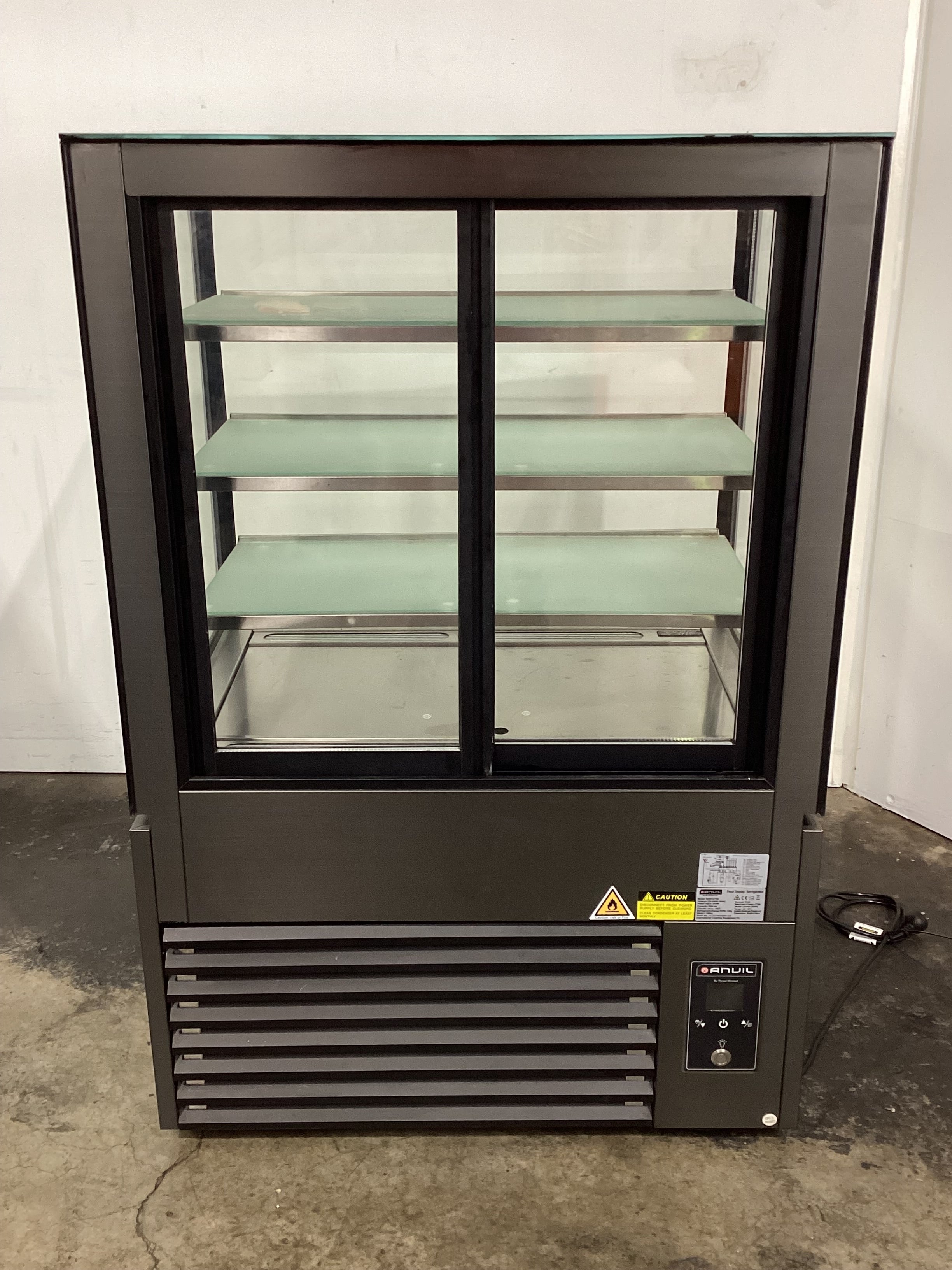 Anvil NDSV4730 Commercial Refrigerated Display Case - 775843 - Perfect for Restaurants, Cafes, and Grocery Stores