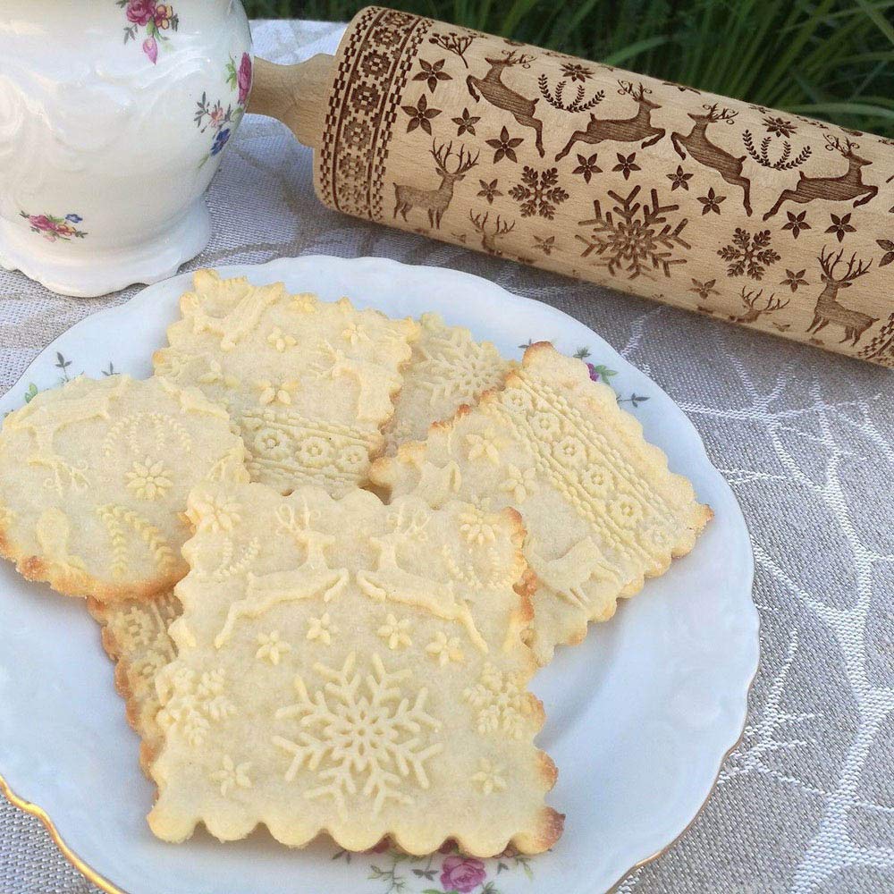 Aliturtle Wooden Embossed Rolling Pin - Chicken & Christmas Symbols Engraved Dough Roller for Baking, Pizza, Pie, Cookies - Perfect for Holiday Baking, Fondant Decorating & Homemade Pasta Making