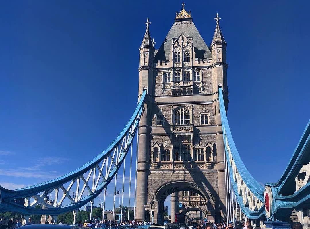 1000 Piece Jigsaw Puzzle for Adults - London Twin Bridges Scenery, DIY Educational Brain Teaser, Stress Relief & Family Fun | Perfect for Relaxation, Gifts & Home Decor