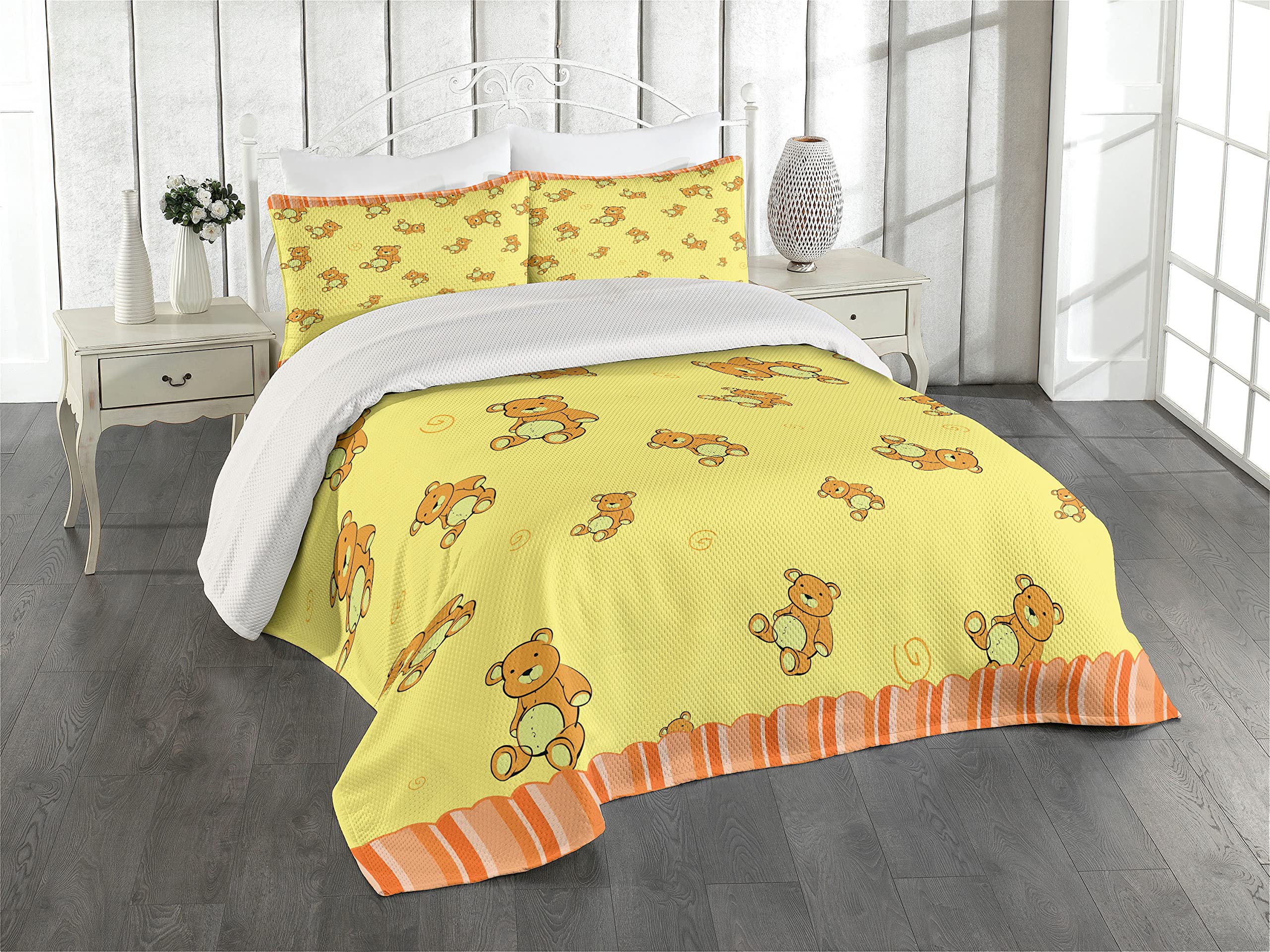 Lunarable Retro Teddy Bears Quilted Bedspread Set - King Size 3 Piece Bedding with 2 Pillow Shams, Funky Vintage Design in Apricot Orange - Perfect for Cozy Bedrooms, Guest Rooms & Boho Home Decor