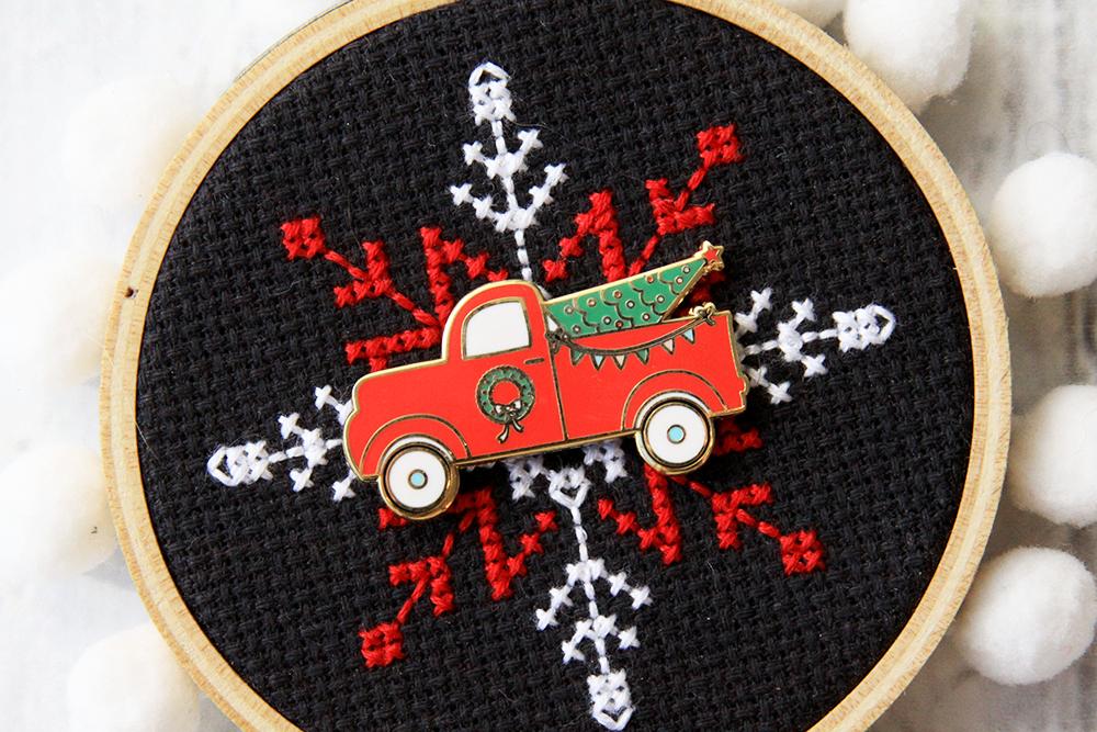Christmas Truck Needle Minder - Magnetic Pin Holder for Sewing & Quilting - Festive Holiday Craft Accessory for DIY Projects & Gift Wrapping