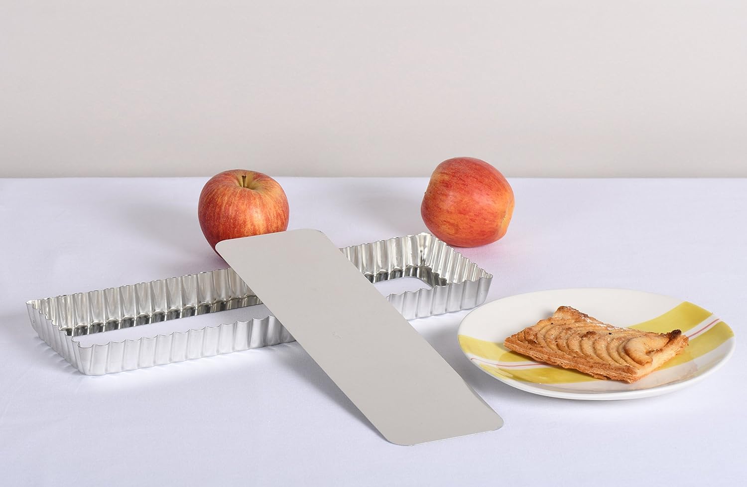 Premium Gobel Rectangular Tart Pan - 4 × 14 Inches Non-Stick Baking Sheet for Perfect Pastries, Pies & Quiches | Ideal for Home Bakers & Professional Chefs | Great for Holidays, Parties & Family Gatherings