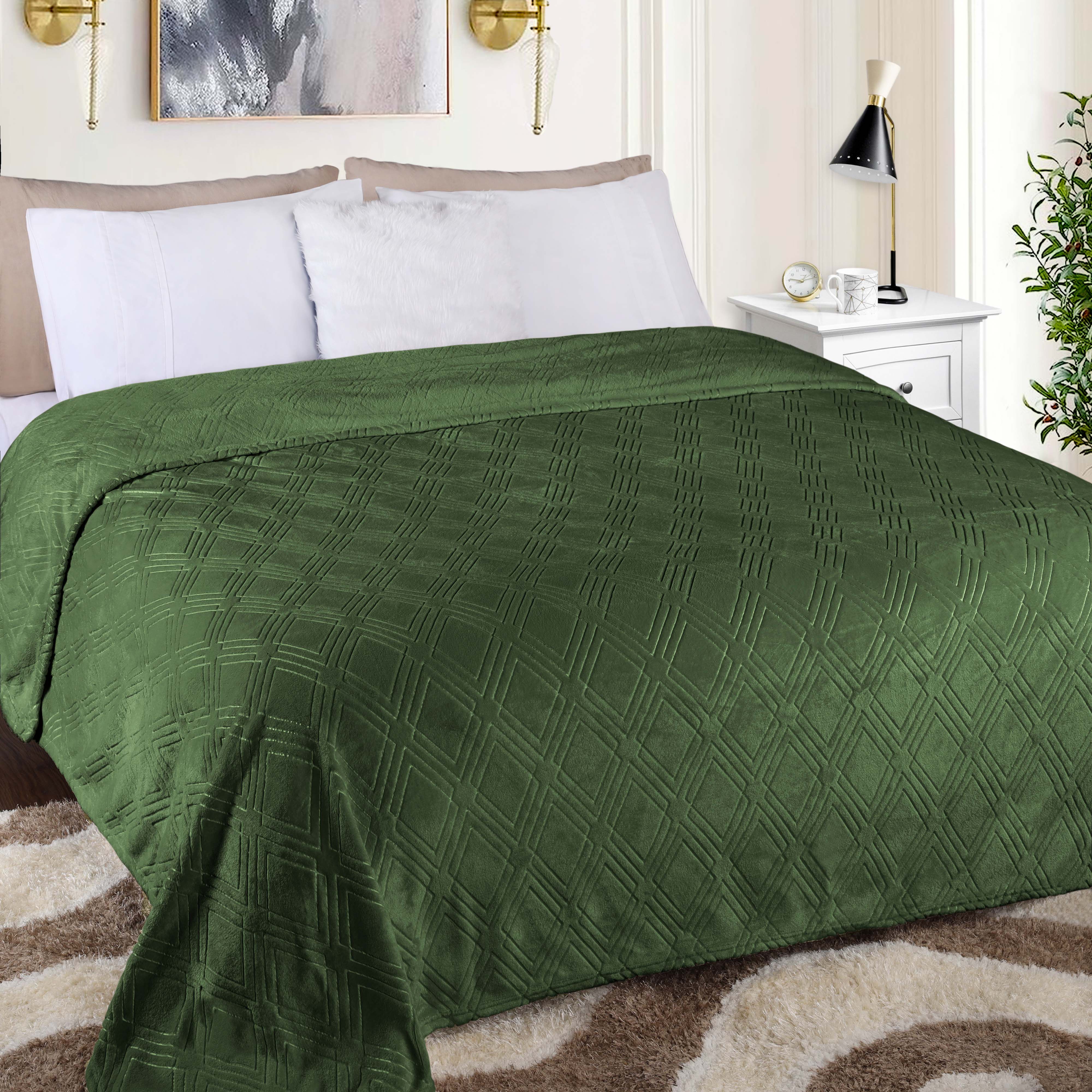 Premium Alaska Diamond Plush Fleece Blanket - Ultra Soft & Cozy Throw for Bed, Sofa, and Travel - Warm Winter Blanket for Home, Office, and Camping