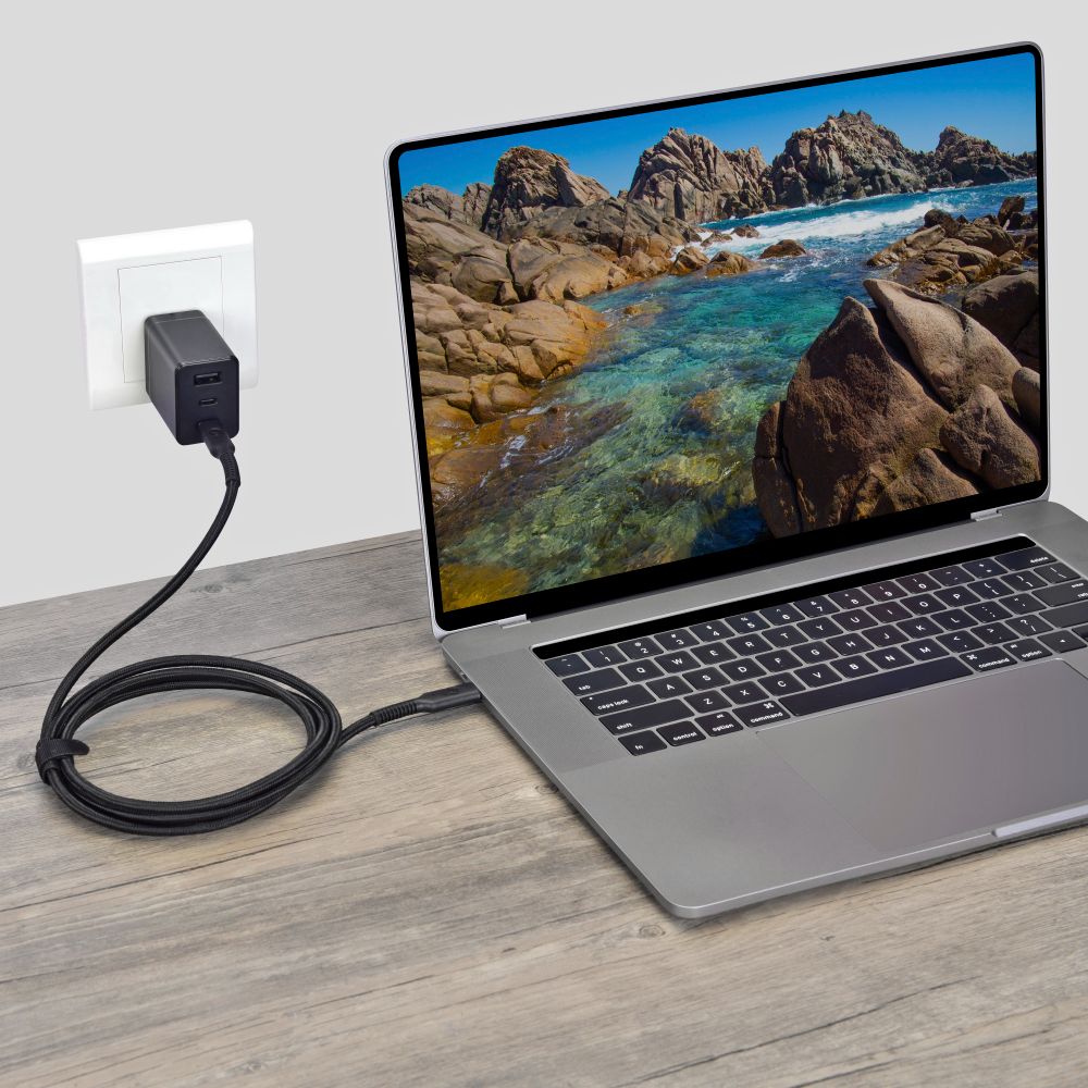 Bonelk Long Life USB C to USB C Cable 240W 20Gbps Fast Charging & 4K 60Hz Video, 5ft Durable Nylon Braided Type C Cable for MacBook Pro/Air, iPad Pro, Samsung Galaxy - Perfect for Home, Office & Travel (Black)