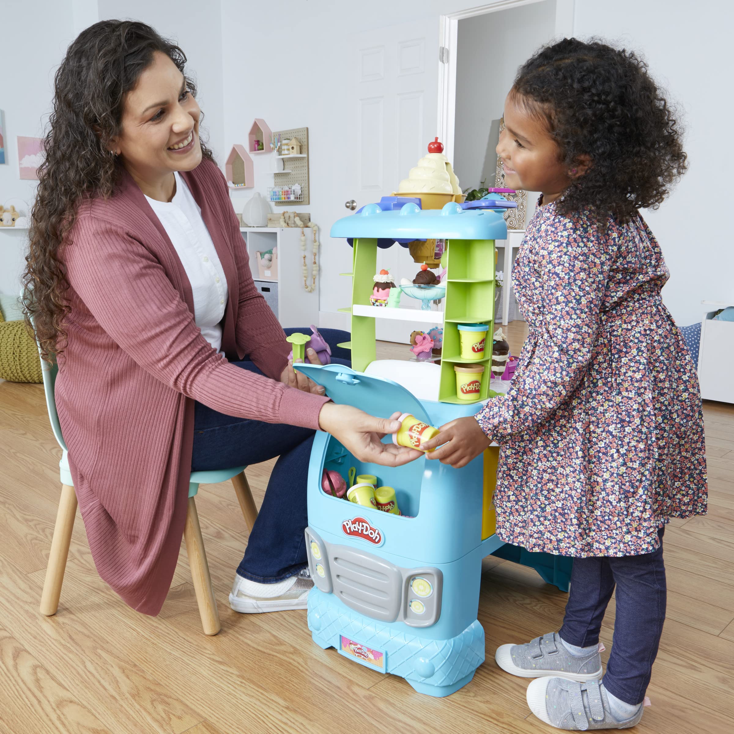 Play-Doh Ultimate Ice Cream Truck Playset - Pretend Play Toy for Kids Ages 3+ - Creative Fun with Modeling Clay for Birthday & Party Activities