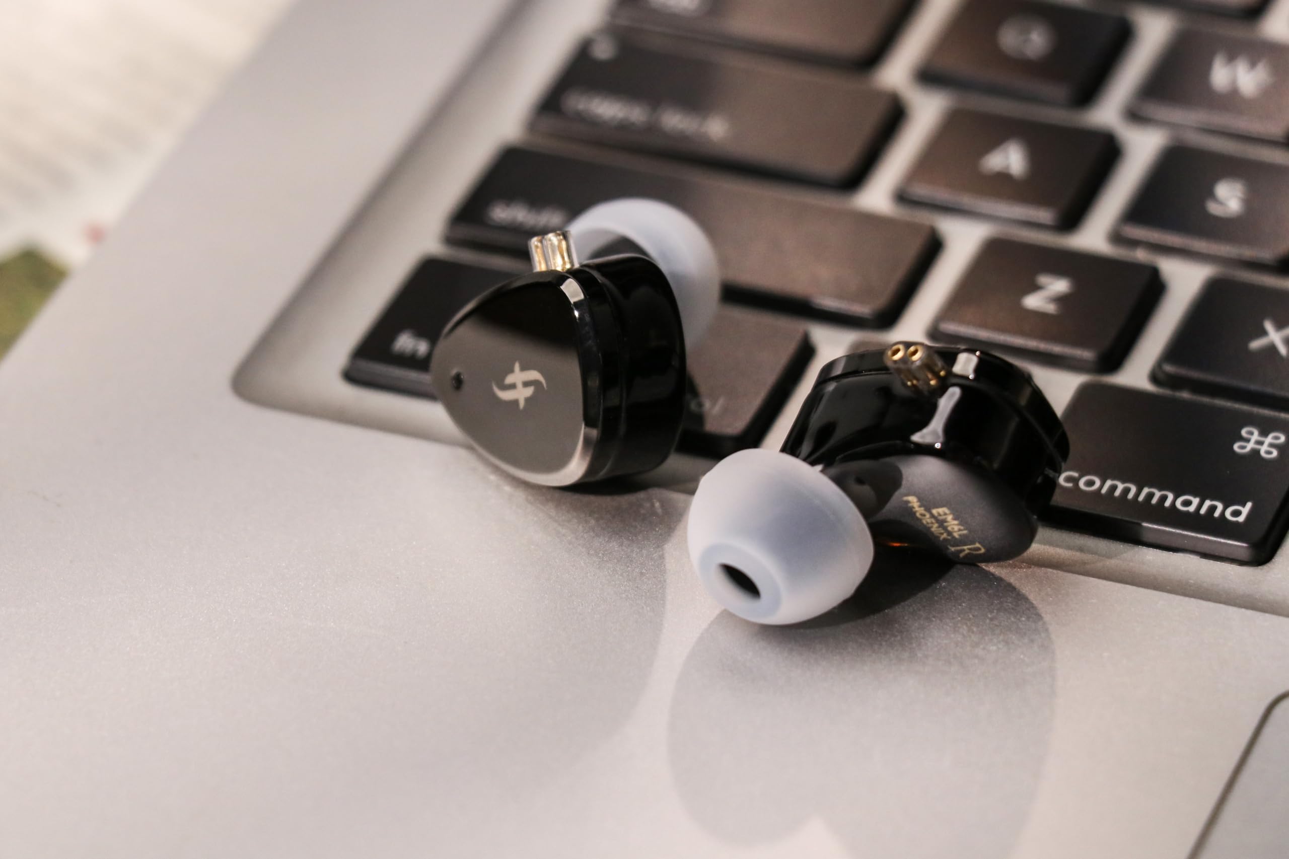 SIMGOT EM6L Hybrid Driver In-Ear Monitors (1DD + 4BA) with Kiwi Ears Flex Earbud Tips (3 Pairs, S/M/L Sizes) - HiFi Audiophile Earphones for Music, Gaming & Studio Monitoring