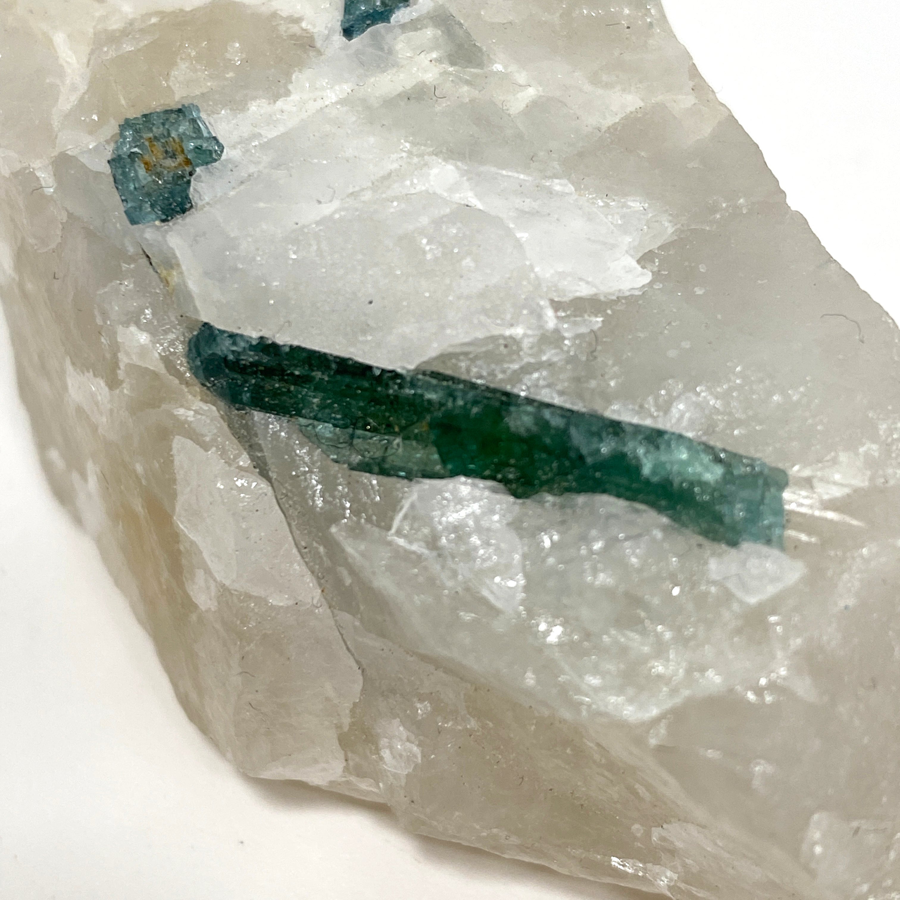 Natural Green Tourmaline on Quartz Crystal - Healing Stone for Meditation, Energy Cleansing & Spiritual Growth - Perfect for Home Decor, Reiki & Jewelry Making