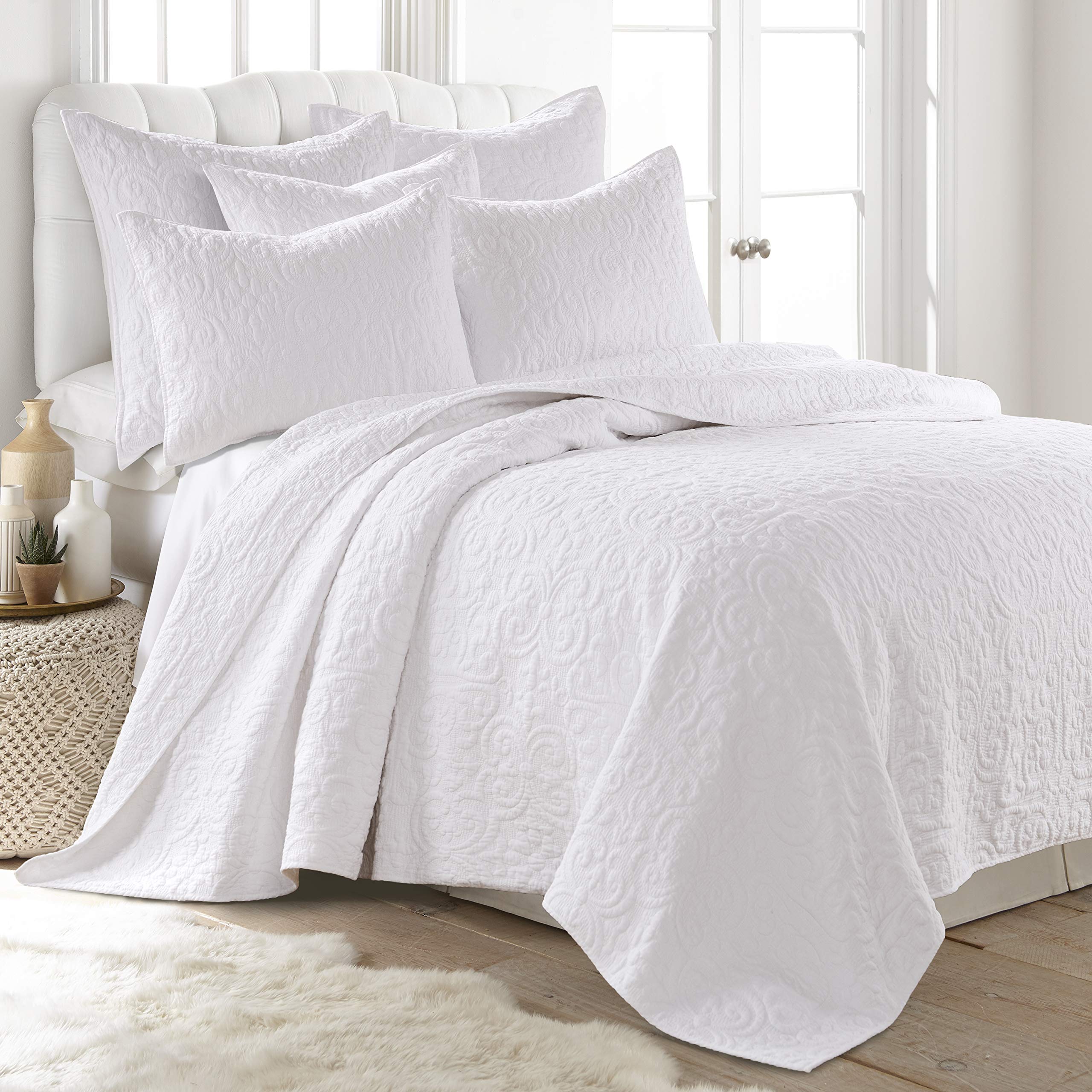 Levtex Home Birch Hill Sherbourne Quilt - Reversible Twin Size Quilted Bedspread (68x86 Inches) - White Medallion Design with Stitching - Cotton Front & Soft Microfiber Back - Perfect for Guest Rooms, Master Bedrooms & Cozy Farmhouse Decor