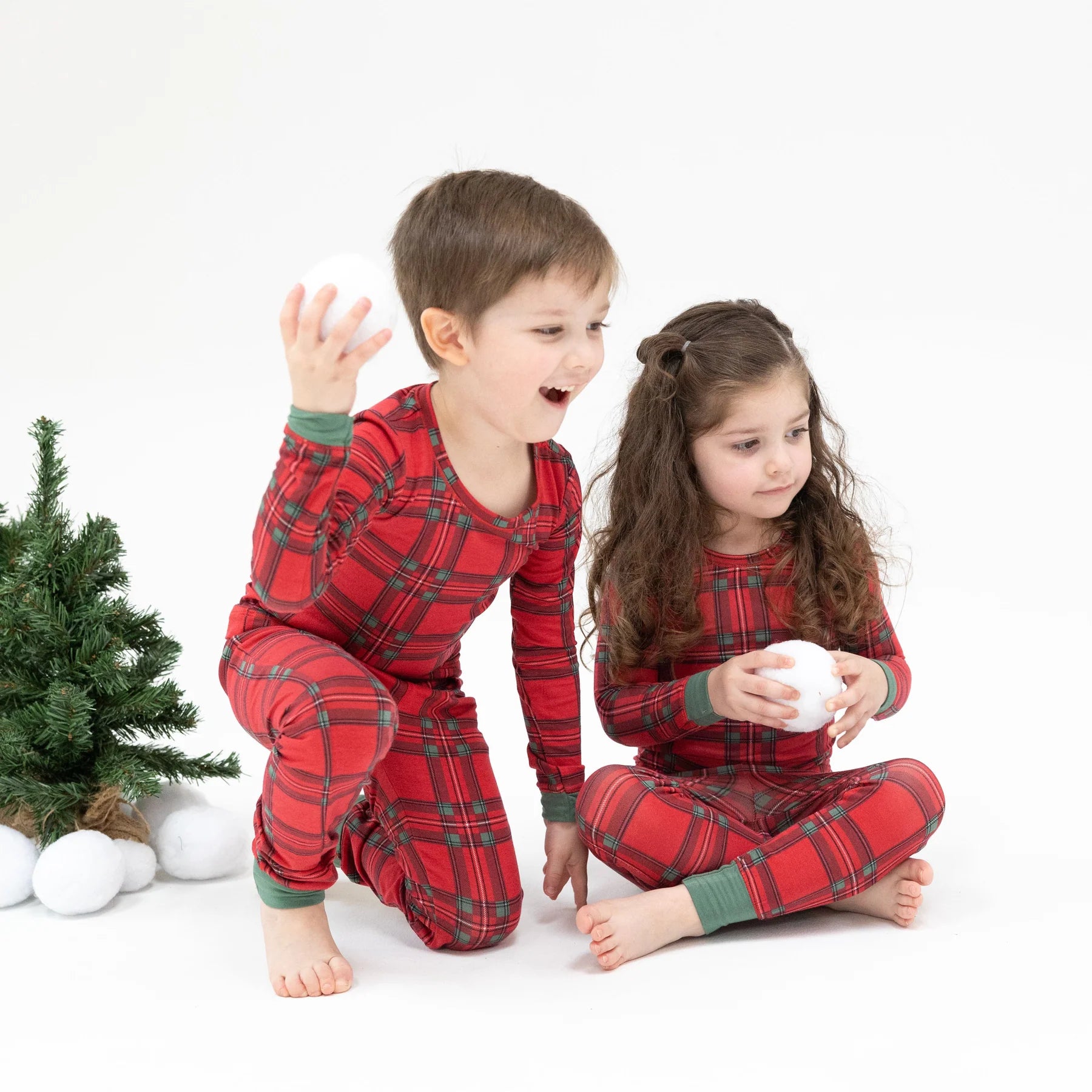 Cozy Vintage Holiday Plaid Loungewear Set for Women - Soft Flannel Pajama Set with Long Sleeve Top & Pants - Perfect for Christmas, Winter Nights & Relaxing at Home