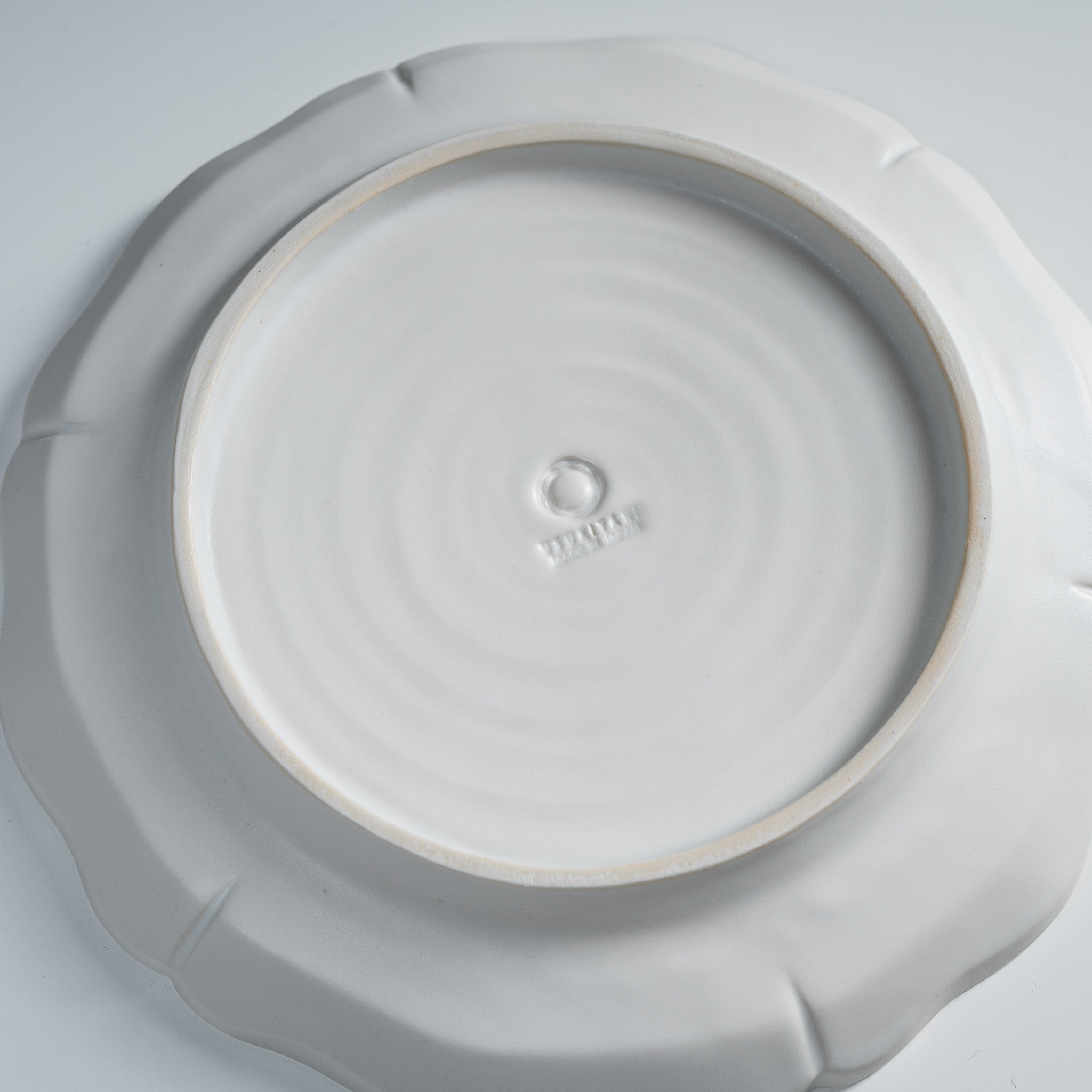 USUKI Ware Handmade Rinka Rim Plate - 22cm Japanese Ceramic Dinner Plate for Sushi, Desserts & Appetizers | Elegant Tableware for Restaurants & Home Dining