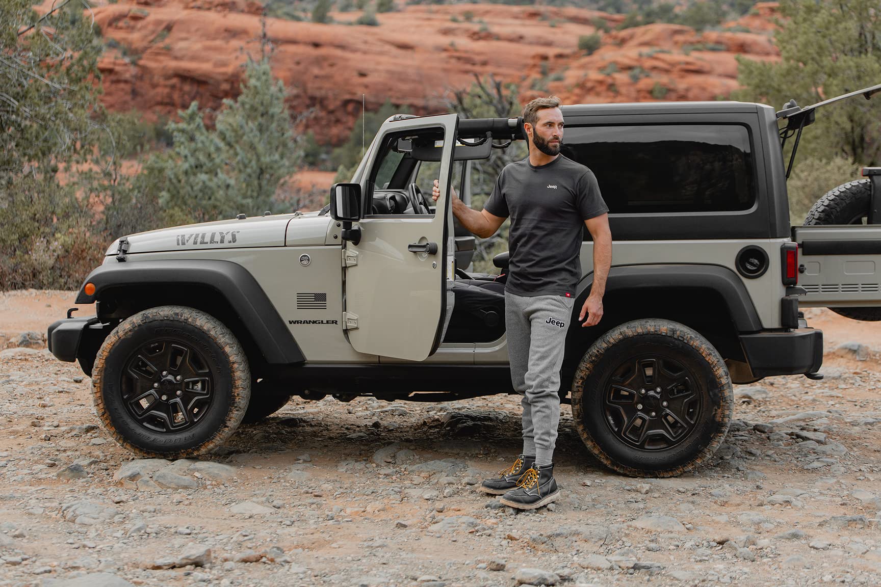 Jeep Chenille on Felt Sportiqe Daly Tri-Blend Fleece Jogger Pants - Soft & Comfortable Men's Lounge Wear for Casual Outings, Home Relaxation & Outdoor Activities