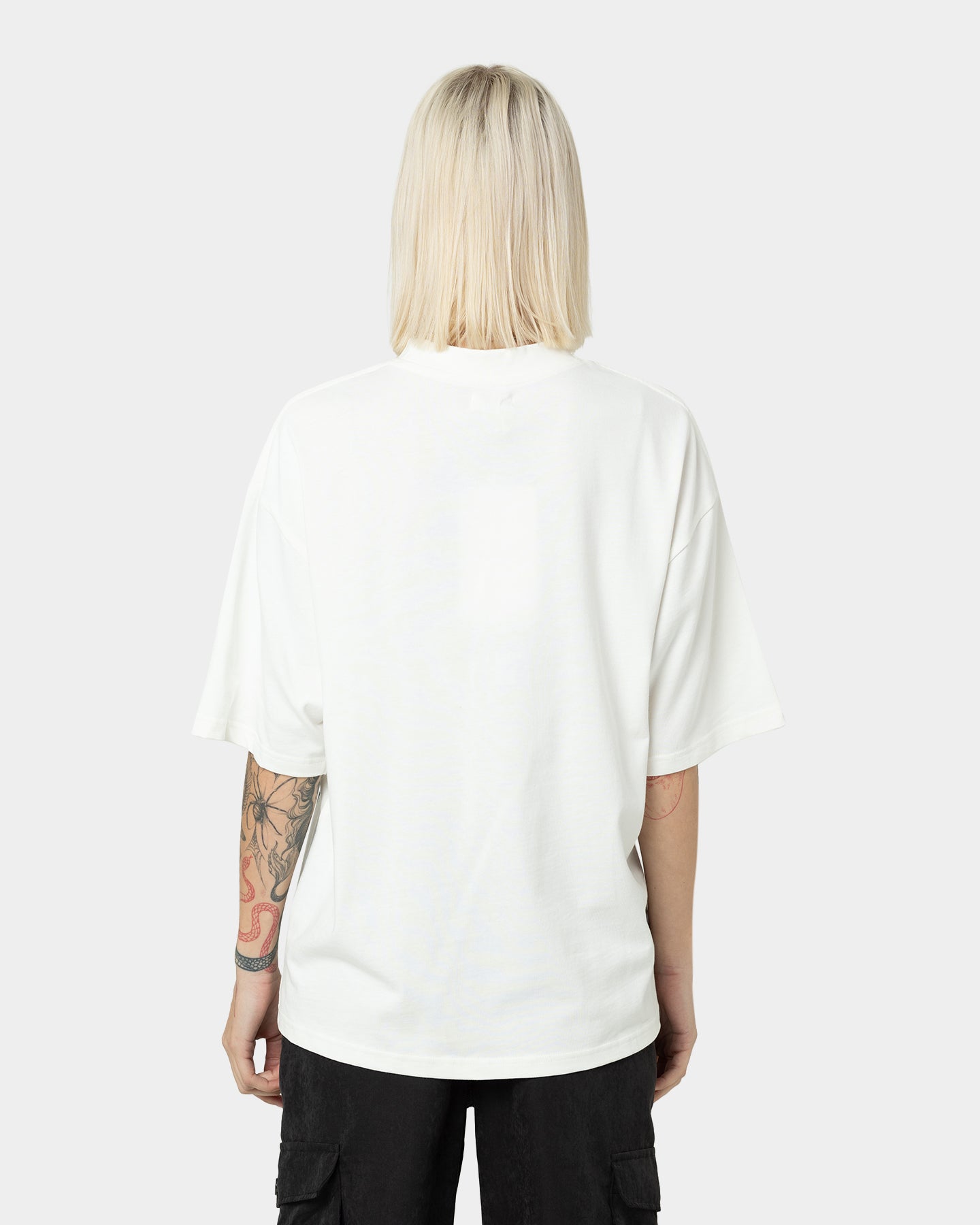 404 Pegasus Vintage Graphic T-Shirt - Off White | Retro Gaming & Anime Style for Casual Wear & Cosplay