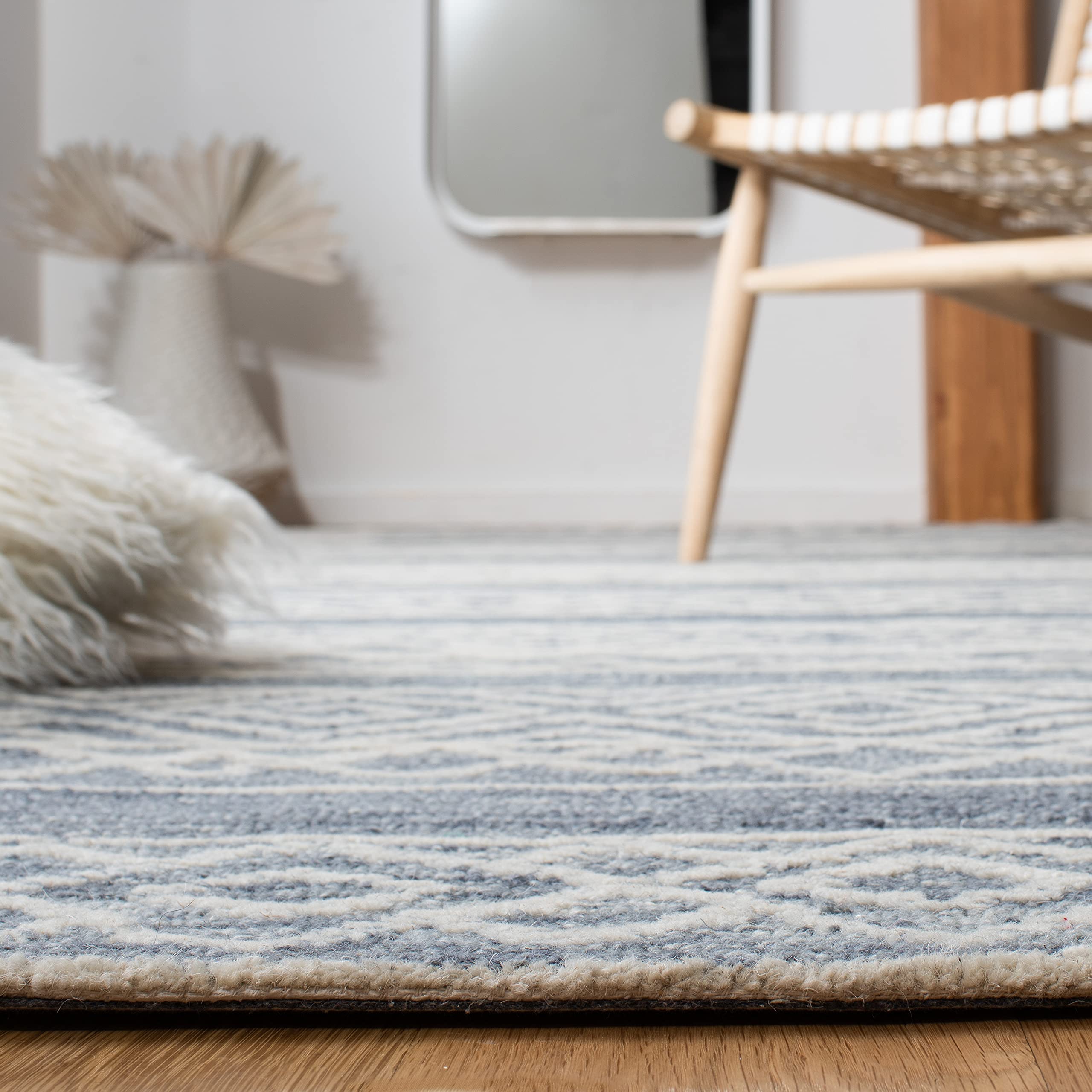SAFAVIEH Metro Collection 6'x6' Square Natural Blue Wool Area Rug - Handmade Premium Living Room, Dining Room & Bedroom Rug for Cozy Home Decor