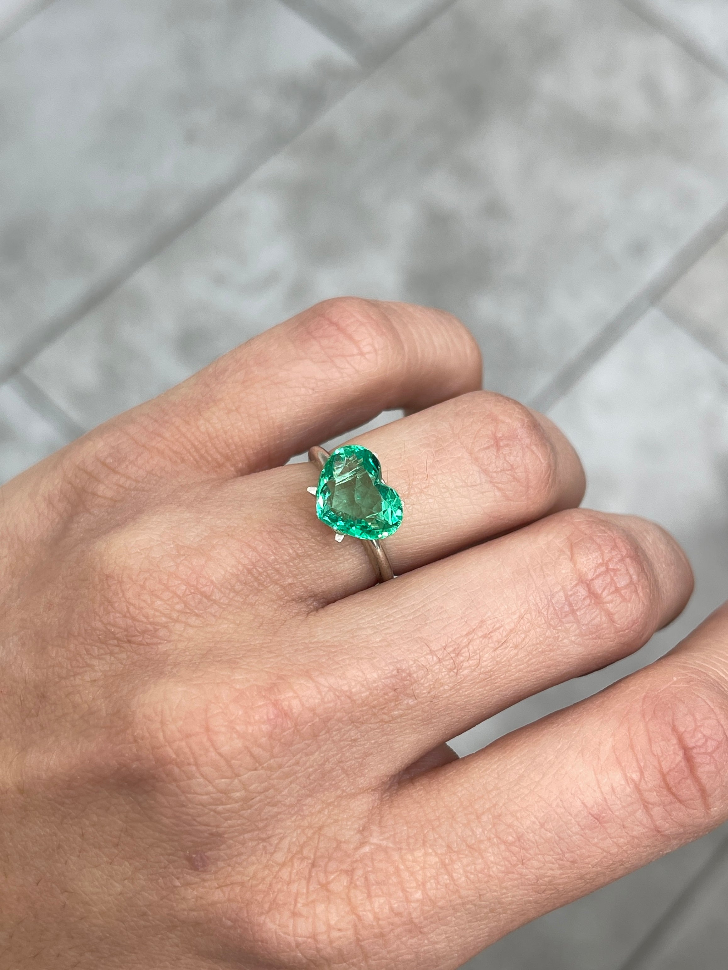 2.91 Carat 9x12mm Natural Colombian Emerald Heart Cut Loose Gemstone - Vivid Green Glowing Stone for Jewelry Making, Engagement Rings & Unique Gifts