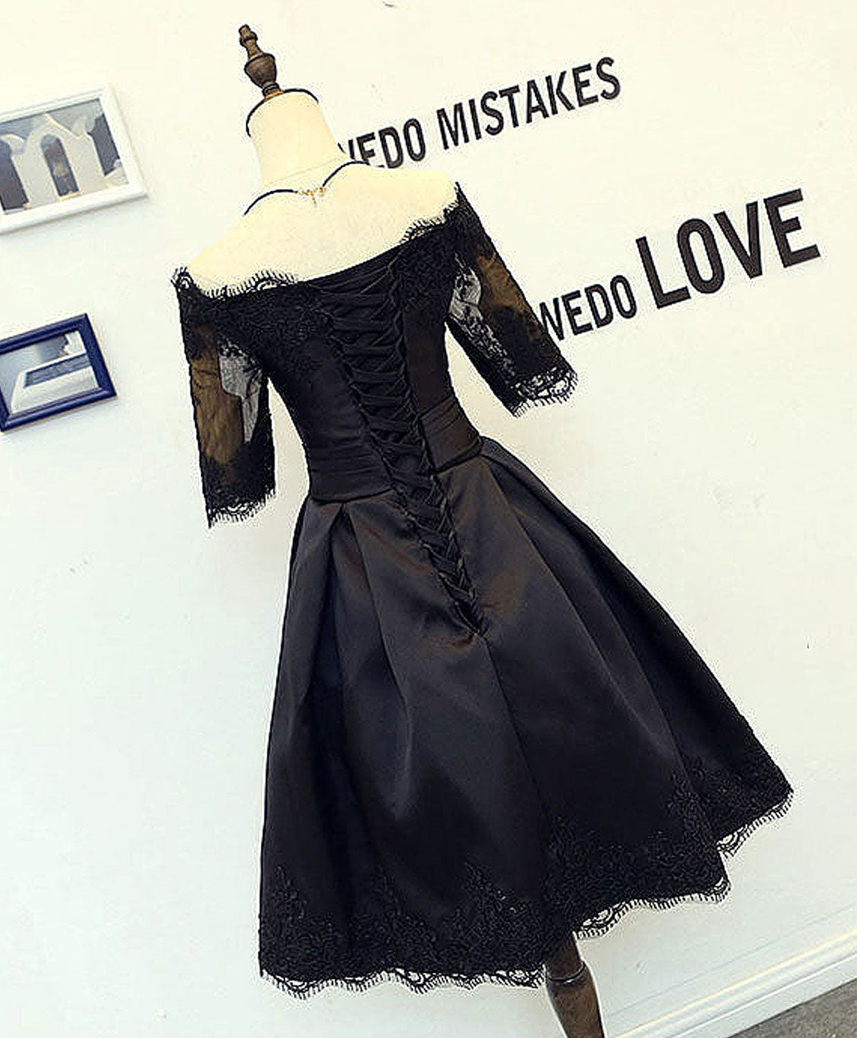 Elegant Black Lace Short Prom Dress for Homecoming - Perfect for Parties, Dances & Special Occasions