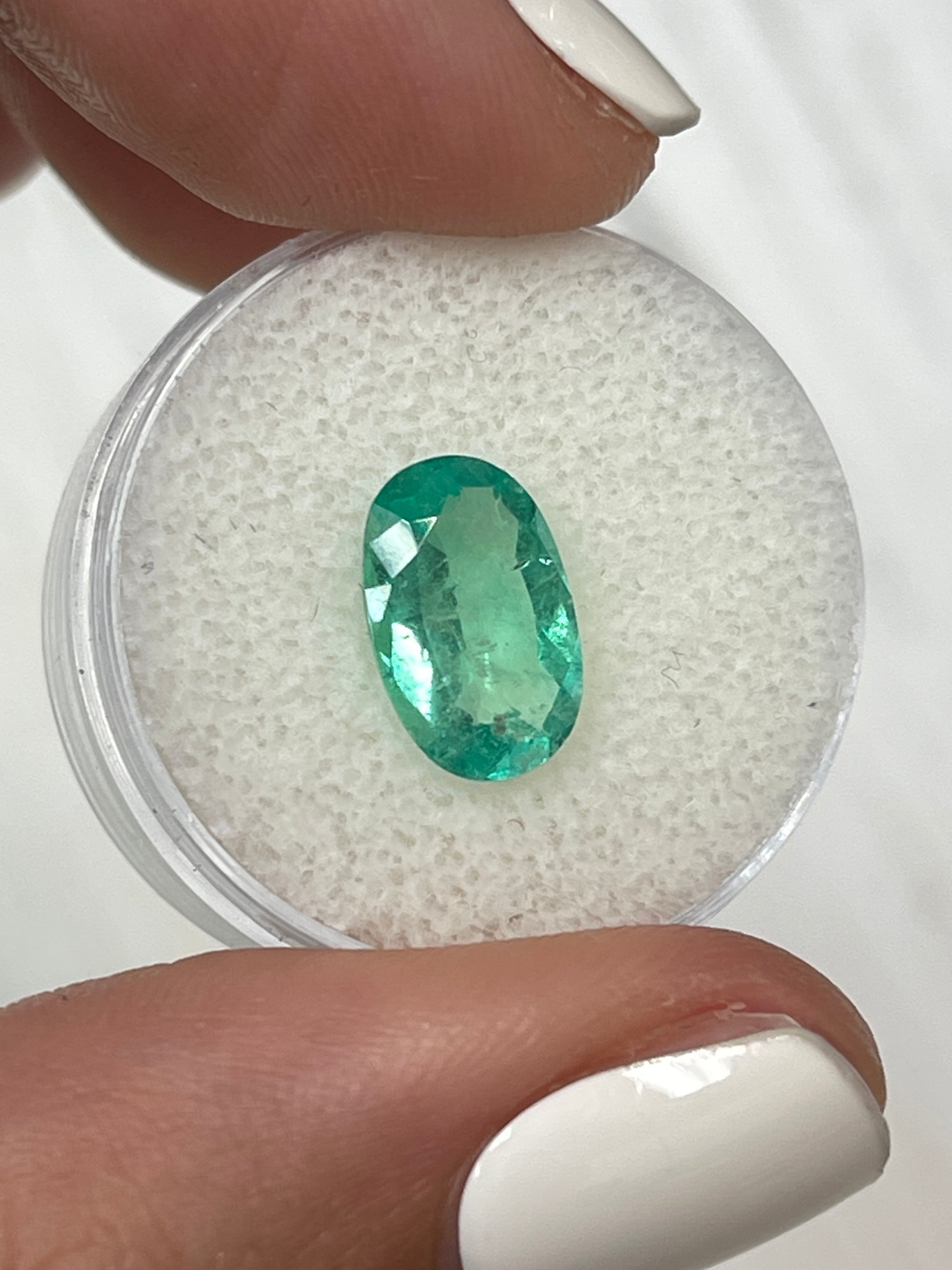 2.31 Carat 12x7.5mm Natural Colombian Emerald Gemstone - Oval Cut Loose Green Emerald for Jewelry Making, Engagement Rings & Fine Collections