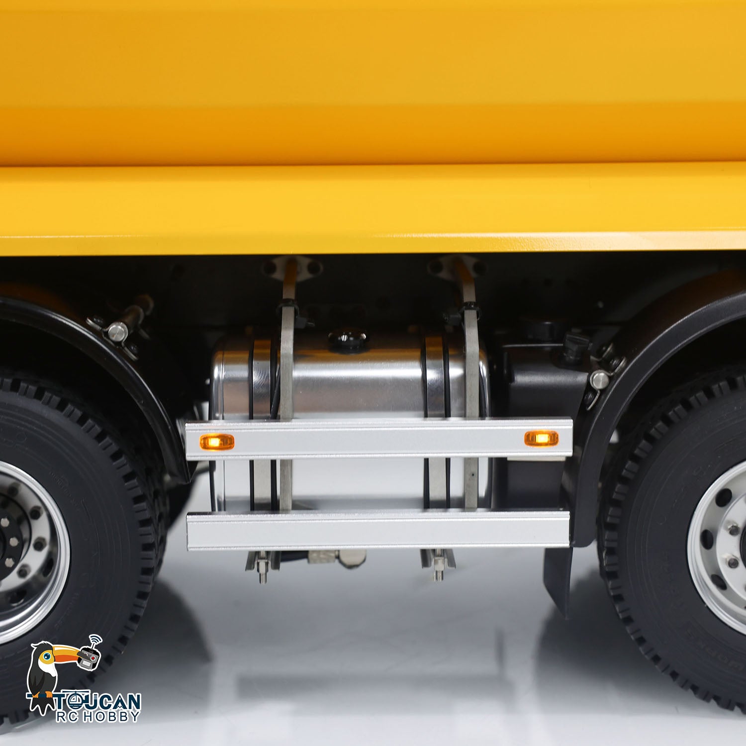 1/14 Scale 8x8 Hydraulic RC Dump Truck - Metal Remote Control Tipper Car with Realistic Sound & Light Effects (67x18.5x25cm) - Ready-to-Run Assembled & Painted Model - Perfect for Construction Site Play, Collectors Display & RC Hobby Enthusiasts