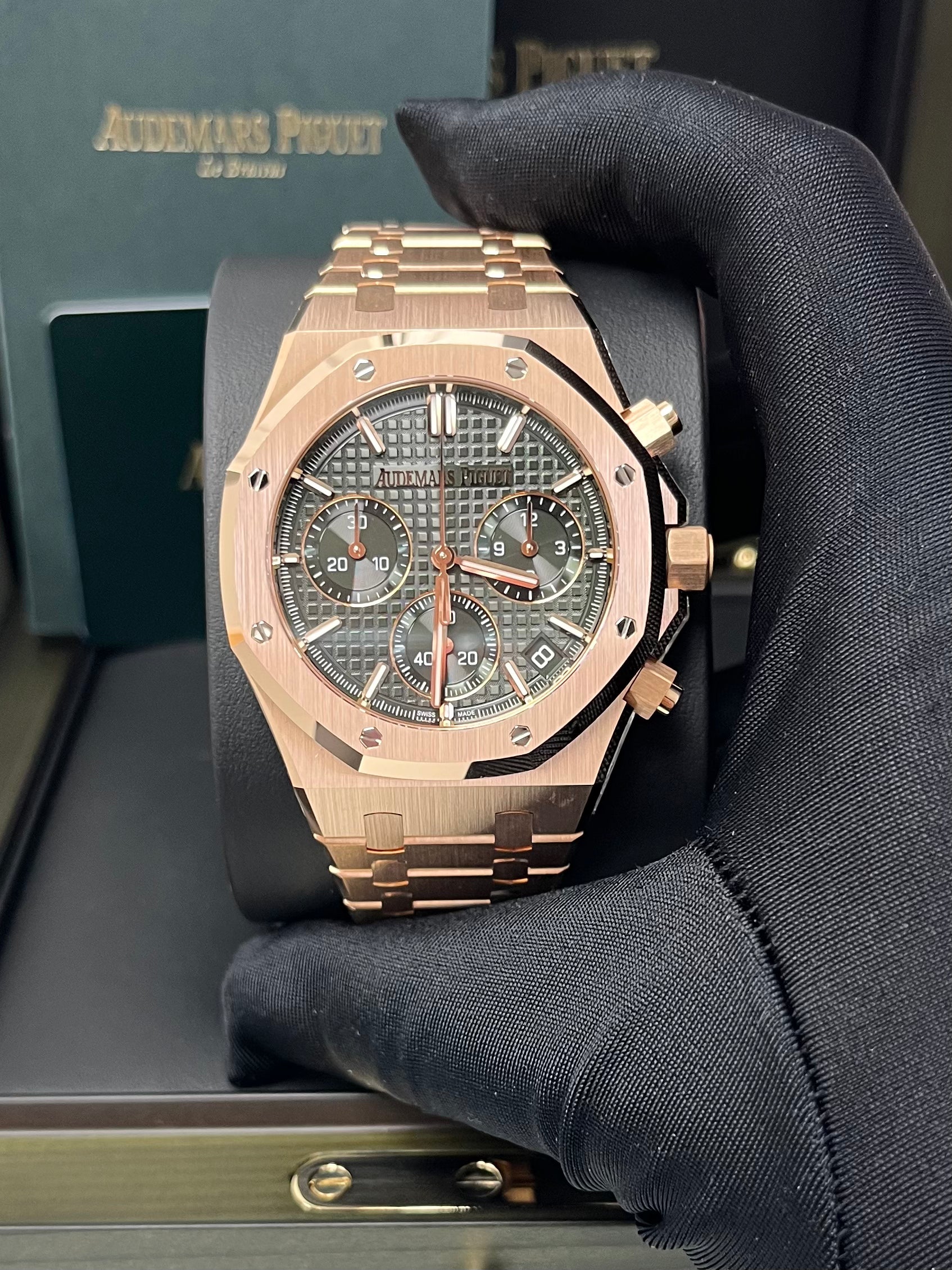 Audemars Piguet Royal Oak Chronograph 41mm Rose Gold Watch with Green Dial - Ref 26240OR.OO.1320OR.08 - Luxury Men's Chronograph for Business, Events & Special Occasions
