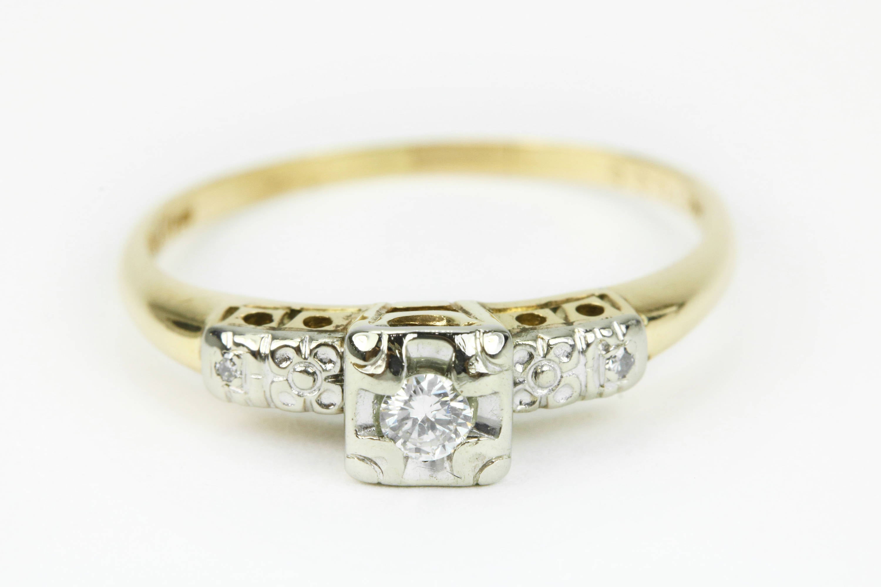 Exquisite 14K Two-Tone Vintage Diamond Engagement Ring for Women - Perfect for Proposals, Anniversaries & Special Occasions