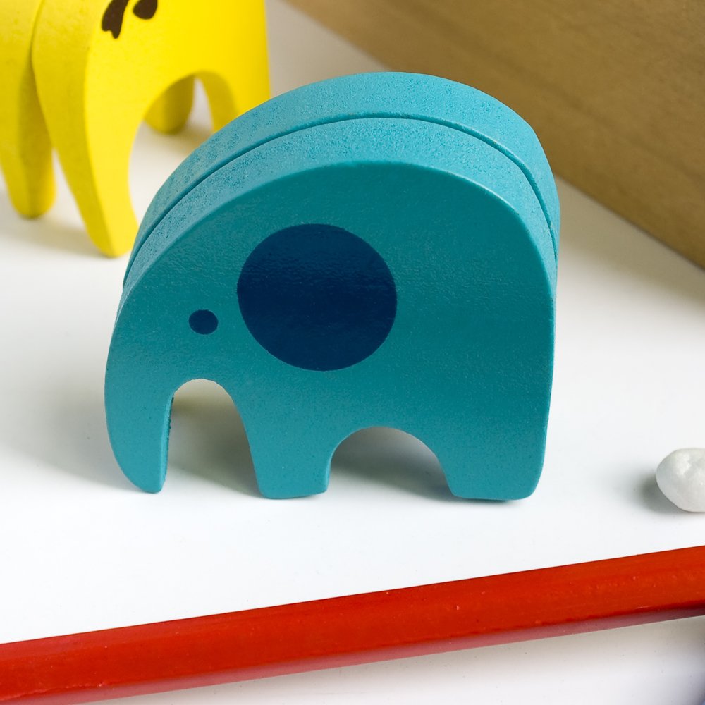 Blancho Wooden Animal Clips - Giraffe & Elephant Card Holder, Wooden Clamps for Photos, Notes, and Decor | Perfect for Home Office, Bulletin Boards, and Gift Wrapping