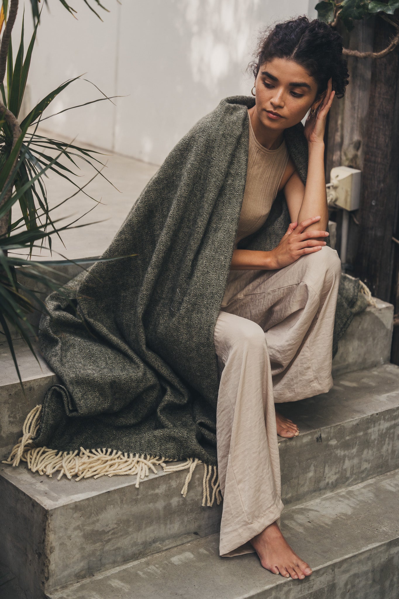 Premium Serra da Estrela Wool Throw Blanket & Bed Cover - Soft Olive Green Luxury Blanket for Bed, Sofa & Couch - Cozy Winter Warmth for Home Decor & Gift Giving