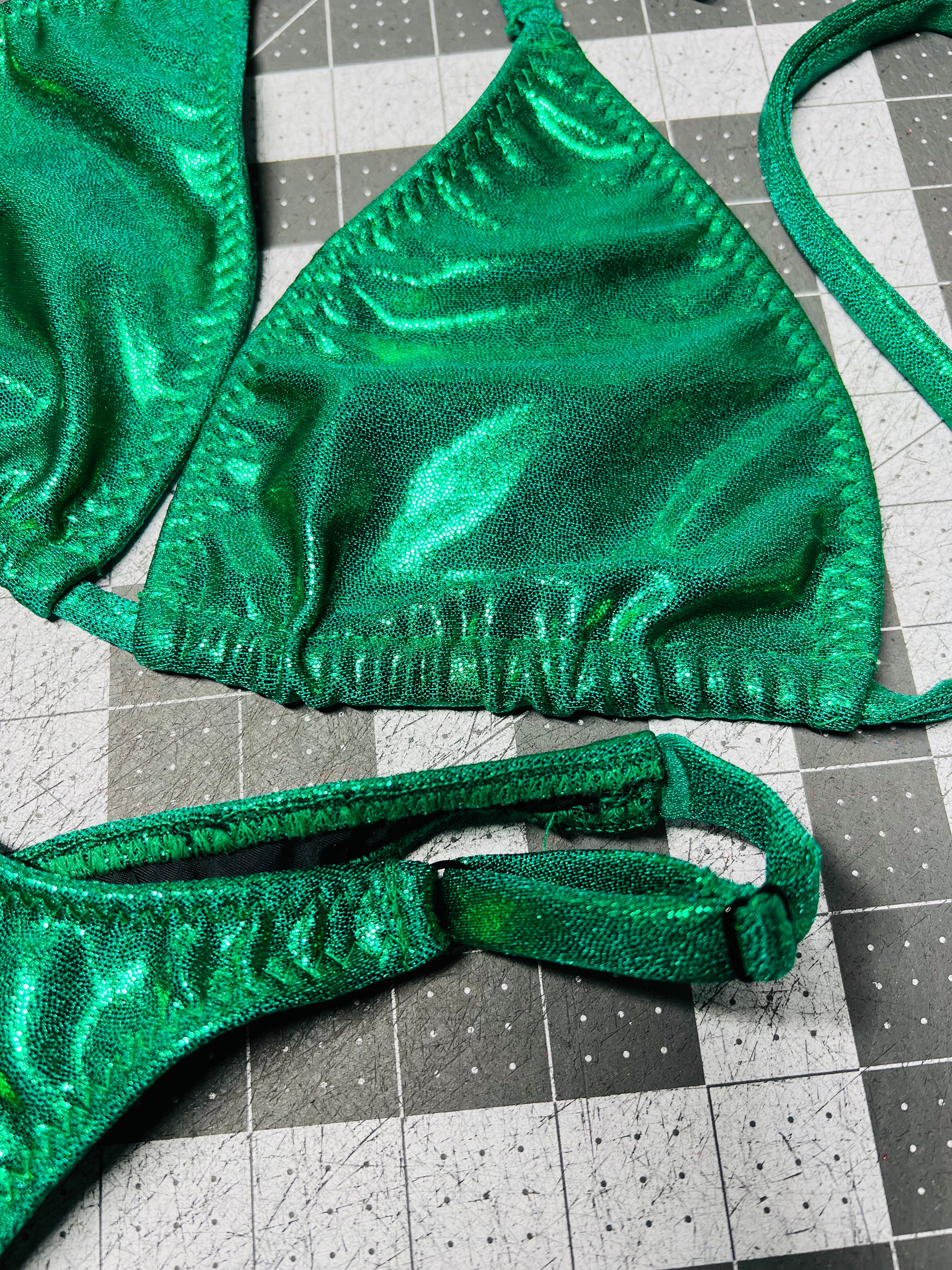 Kelly Green Bikini for Yoga & Posing Practice - Perfect for Swimwear, Fitness, and Beach Photoshoots