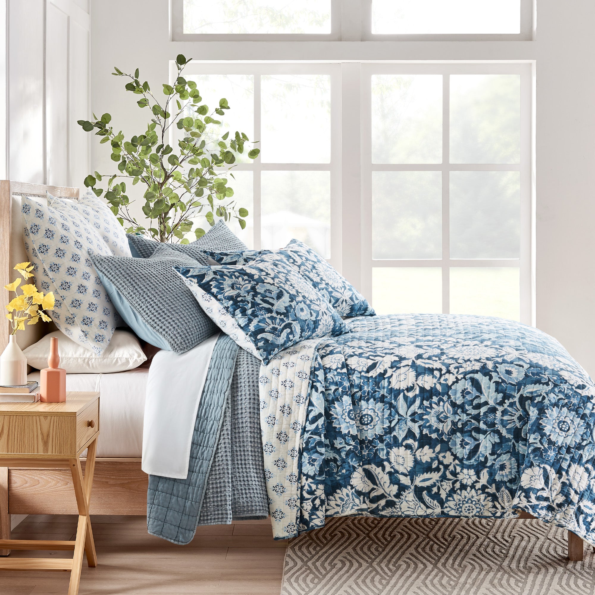 Luxury Mills Waffle Quilt Set - Ultra Soft Bedding Collection for Queen/King Size Beds - Perfect for Cozy Bedrooms, Guest Rooms & Hotel Stays