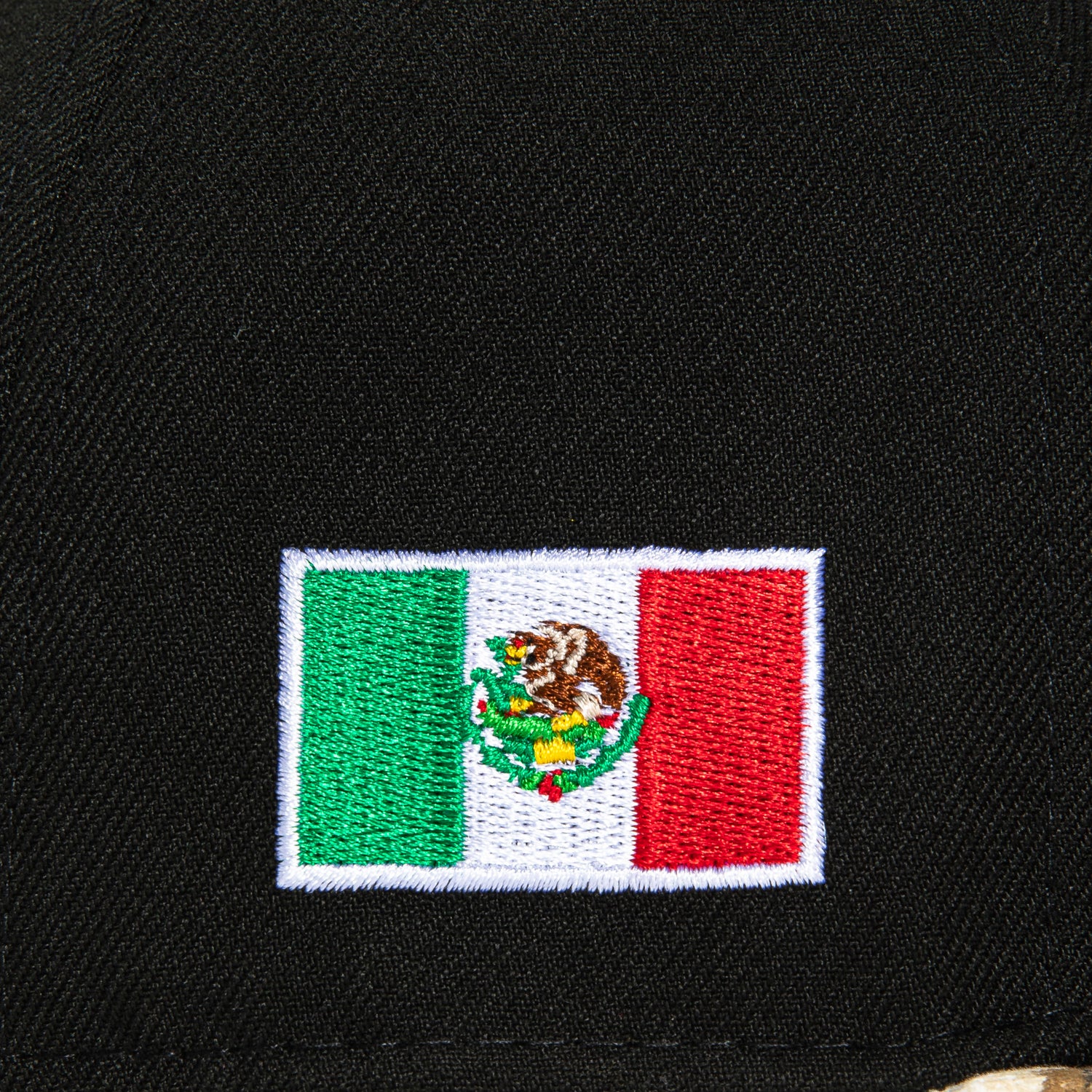 New Era 59Fifty Yaquis de Obregon Mexico Flag Patch Snapback Hat - Black & RealTree Camo Baseball Cap for Men - Perfect for Sports, Casual Wear & Fan Collections