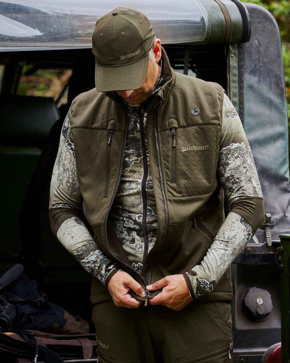Deerhunter Excape Softshell Waistcoat - Lightweight Waterproof Hunting Vest for Men - Perfect for Outdoor Adventures, Hiking & Camping
