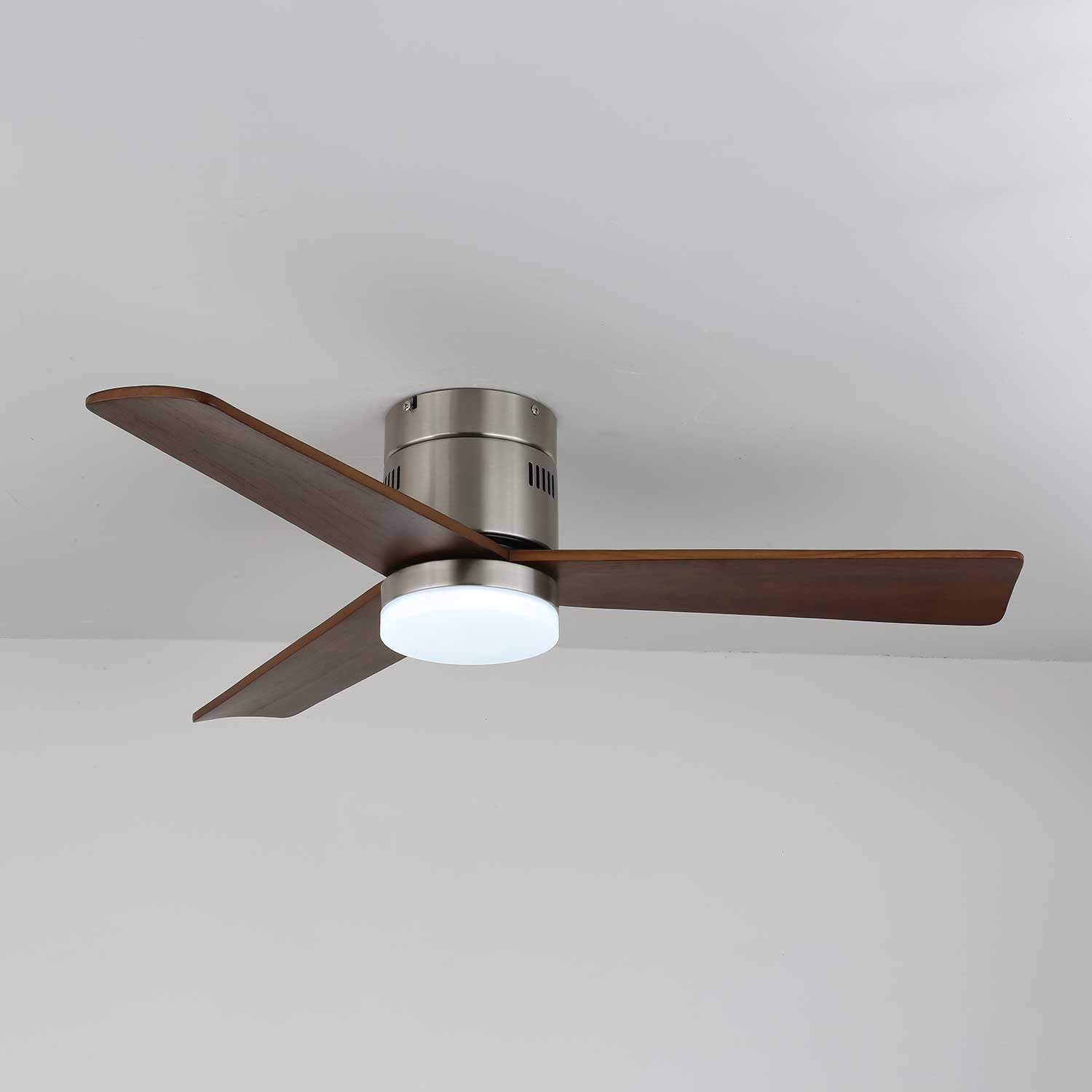 Aeroluxe Modern Ceiling Fan with Light Kit - Energy Efficient LED Lighting & Remote Control - Perfect for Bedroom, Living Room & Home Office