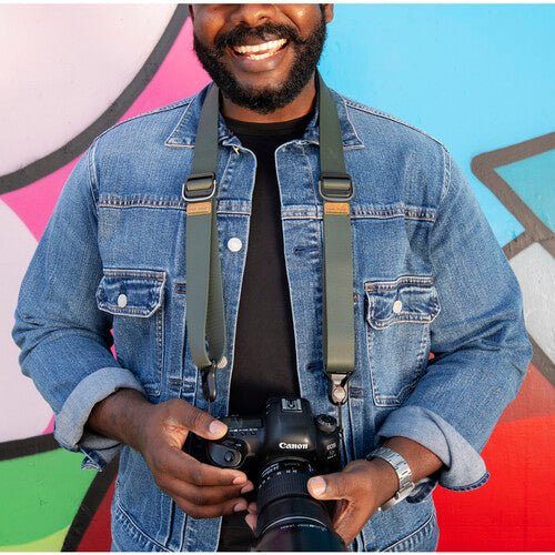 Peak Design Slide Lite Camera Strap (Ash Gray) - Comfortable Adjustable Neck Strap for DSLR & Mirrorless Cameras - Perfect for Travel, Hiking & Photography Enthusiasts