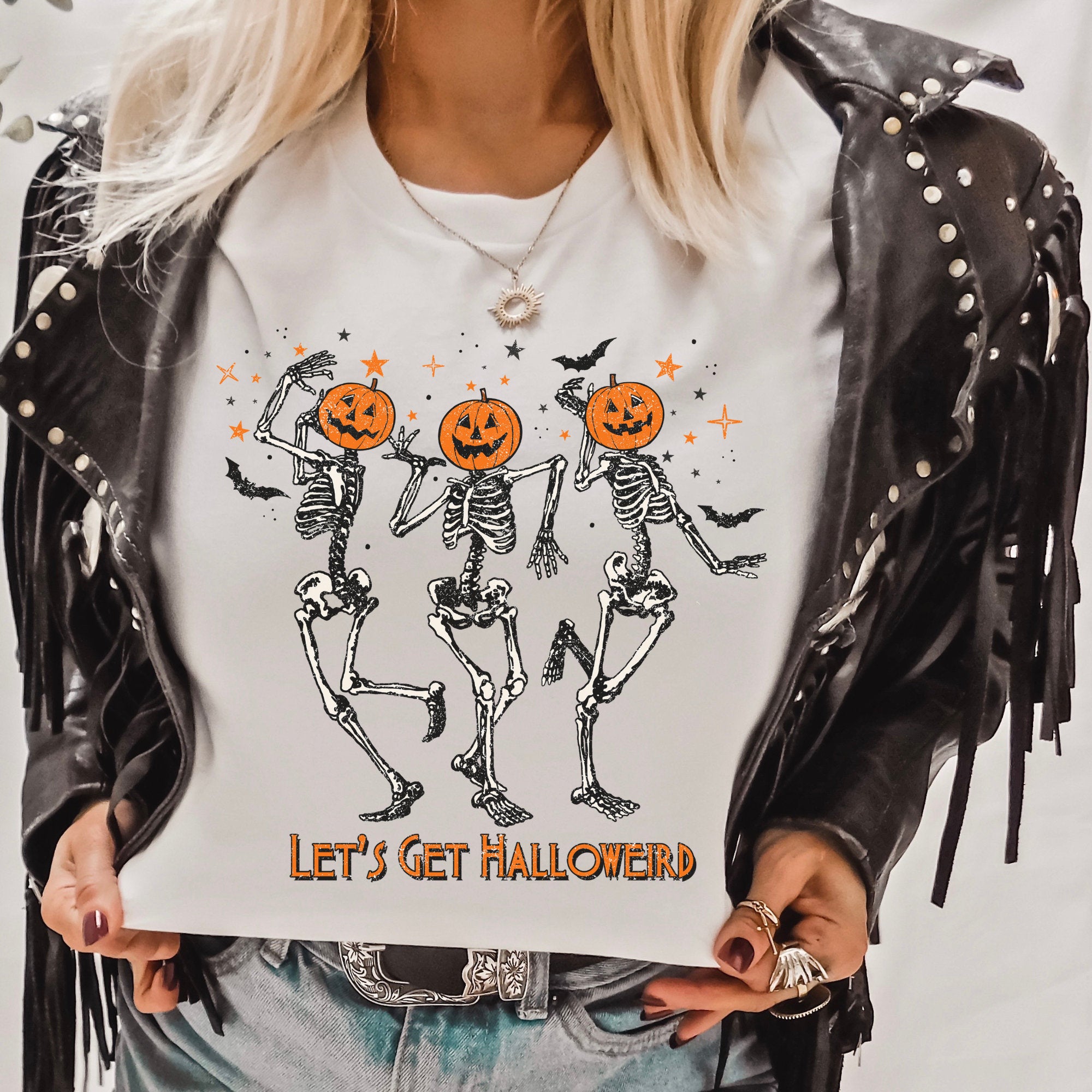 Pumpkin Skeleton Halloween Shirt - Vintage Retro Oversized Tee for Men & Women - Spooky Fall Fashion for Halloween Parties, Costume Events & Autumn Outfits