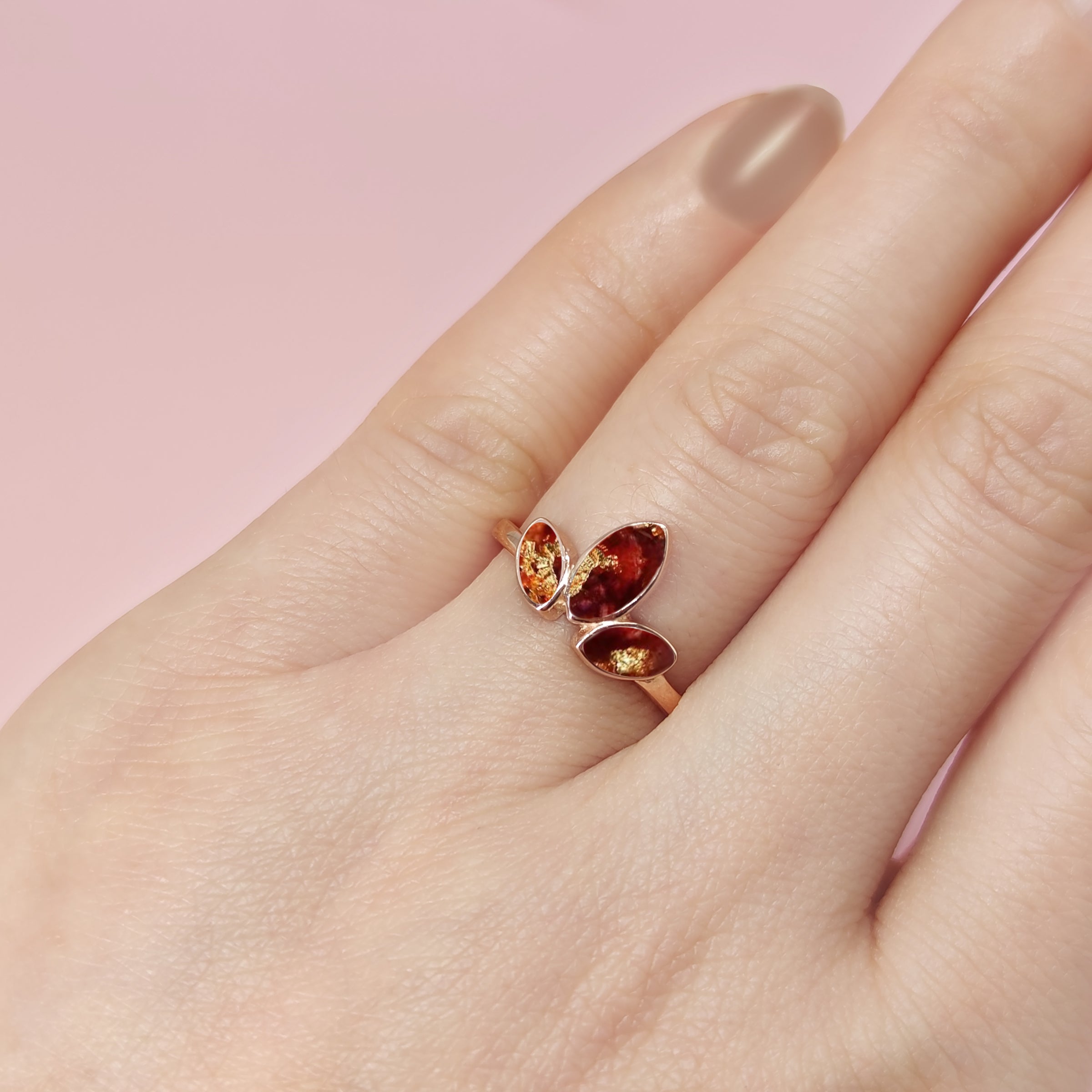 Solid Gold Clover Dried Flower Ring for Weddings, Funerals & Special Occasions - Elegant Botanical Jewelry Gift for Women