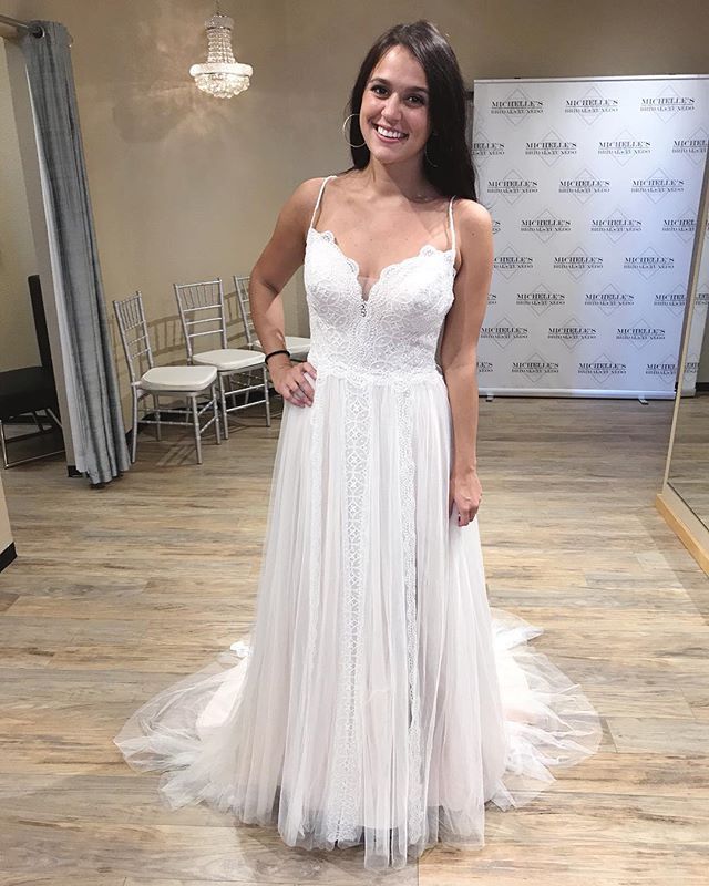 Sottero and Midgley Olson Sample Wedding Gown - Elegant Lace Bridal Dress for Bride, Perfect for Church Ceremony & Outdoor Wedding Photography