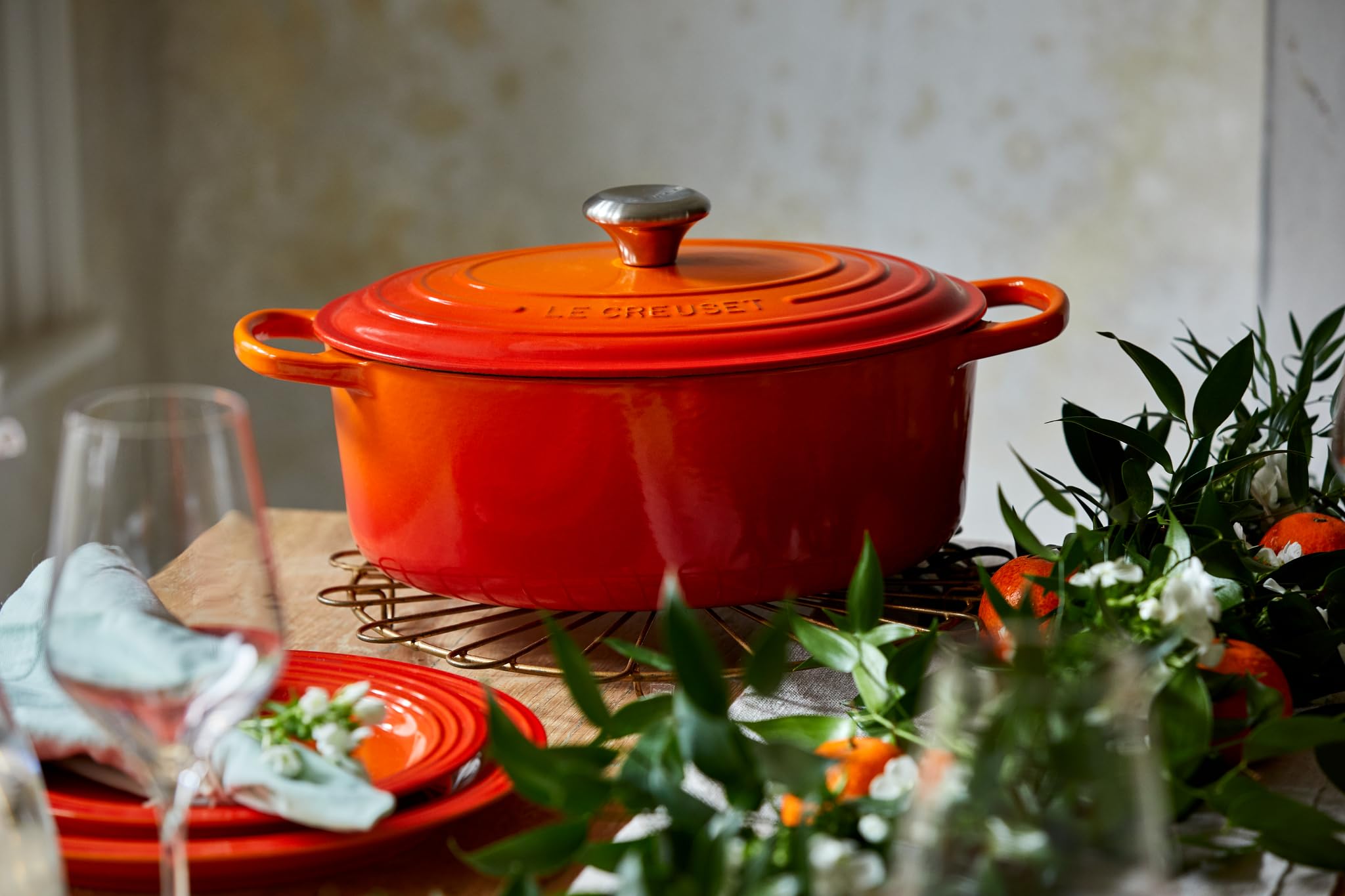 Le Creuset Signature Enameled Cast Iron Oval Dutch Oven 2.75 Quart (Flame Color) - Perfect for Braising, Roasting & Slow Cooking Soups