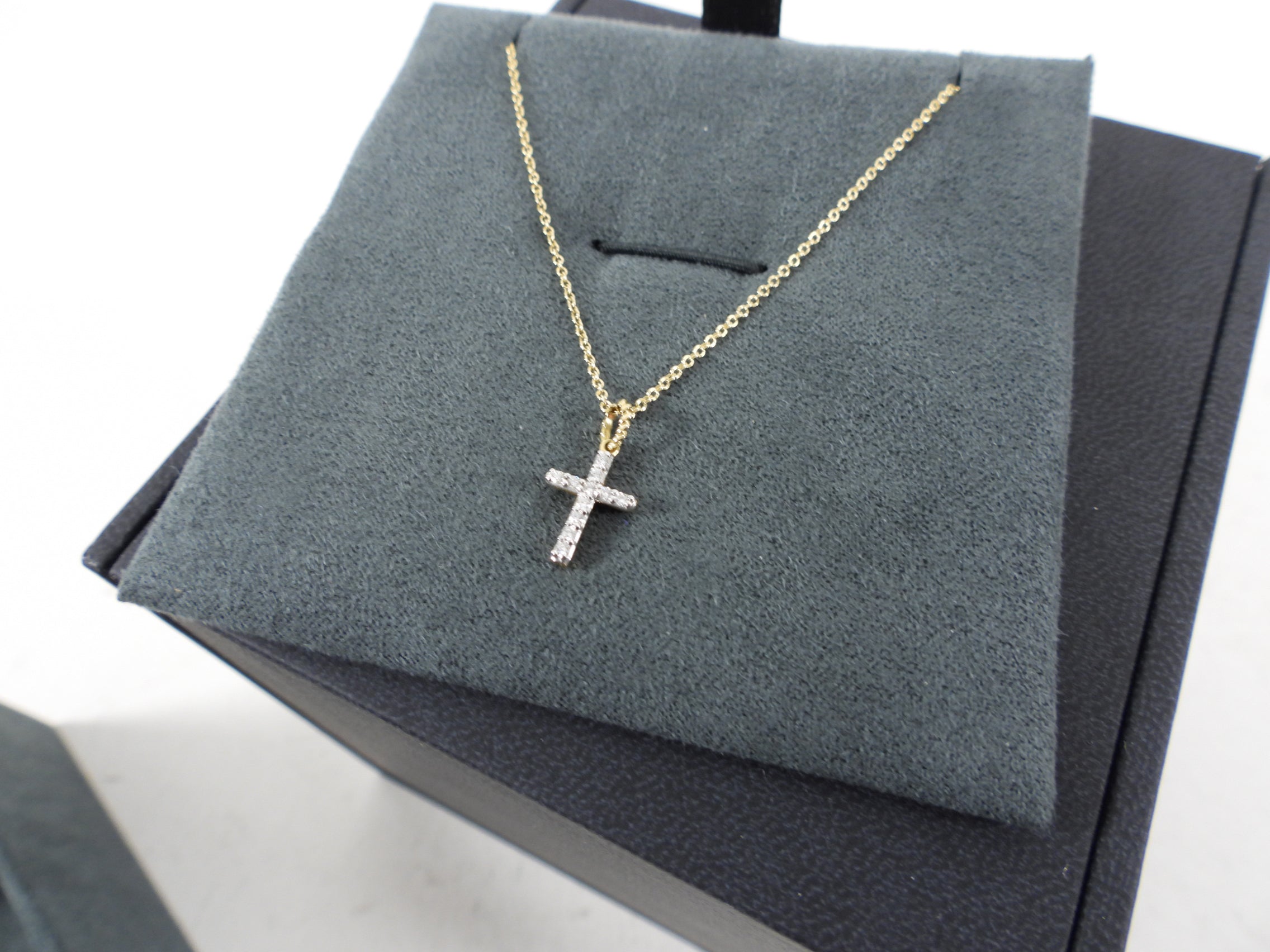 David Yurman 18k Yellow Gold Petite Diamond Cross Pendant Necklace for Women - Elegant Religious Jewelry Gift for Christmas, Baptism & Special Occasions