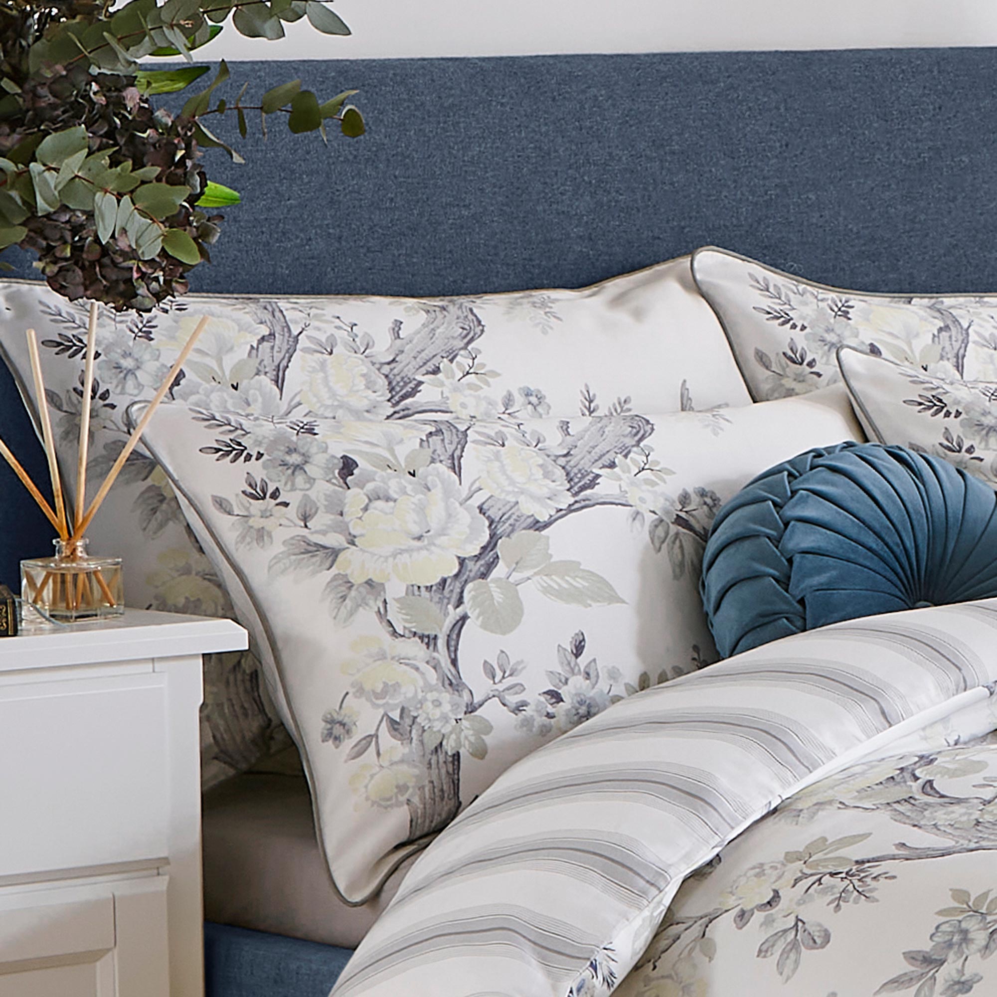 Laura Ashley Belvedere Duvet Cover Set - Queen Size Midnight Blue Floral Bedding Set with Pillow Shams, 100% Cotton Luxury Duvet Cover for Master Bedroom & Guest Room Decor