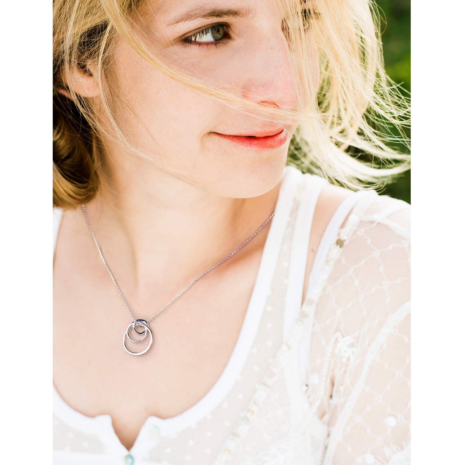 CHICLOVE Sterling Silver 3 Circles Intergenerational Necklace - Grandmother Mother Daughter Jewelry - Family Keepsake Gift for Women - Perfect for Mother's Day, Birthday & Anniversary Celebrations