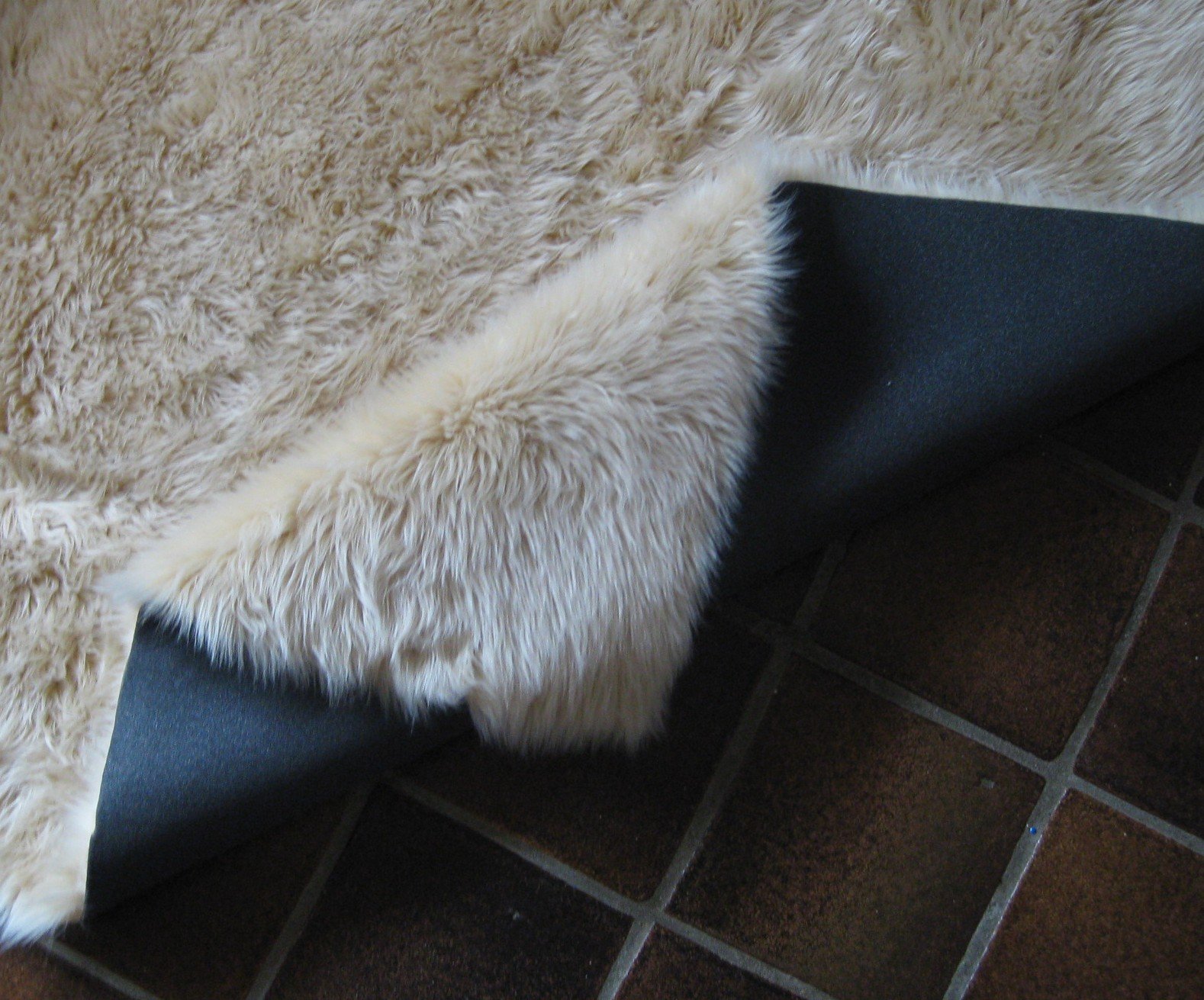 Fluffy Beige Faux Fur Flokati Rug 4x6 Feet - Soft Shaggy Area Rug for Living Room, Bedroom & Nursery - Cozy & Luxurious Home Decor