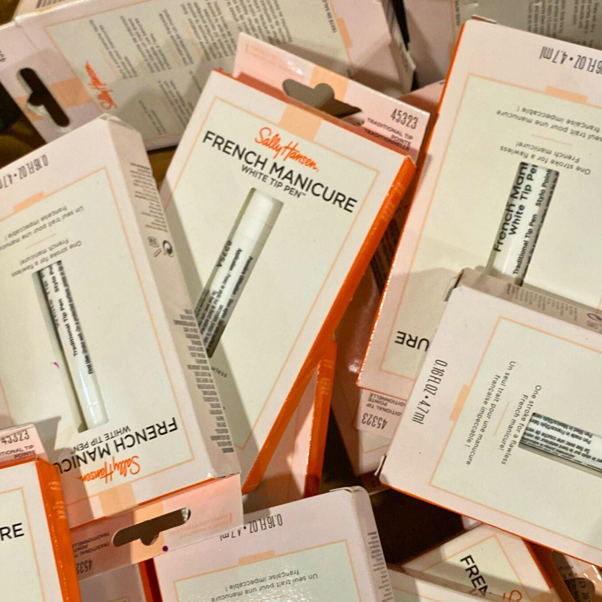 Sally Hansen French Manicure White Tip Pen - 26 Piece Set for Perfect Nail Art | At-Home Manicure & Salon Quality Nail Polish | Ideal for DIY Nails, Bridal Makeup & Special Occasions