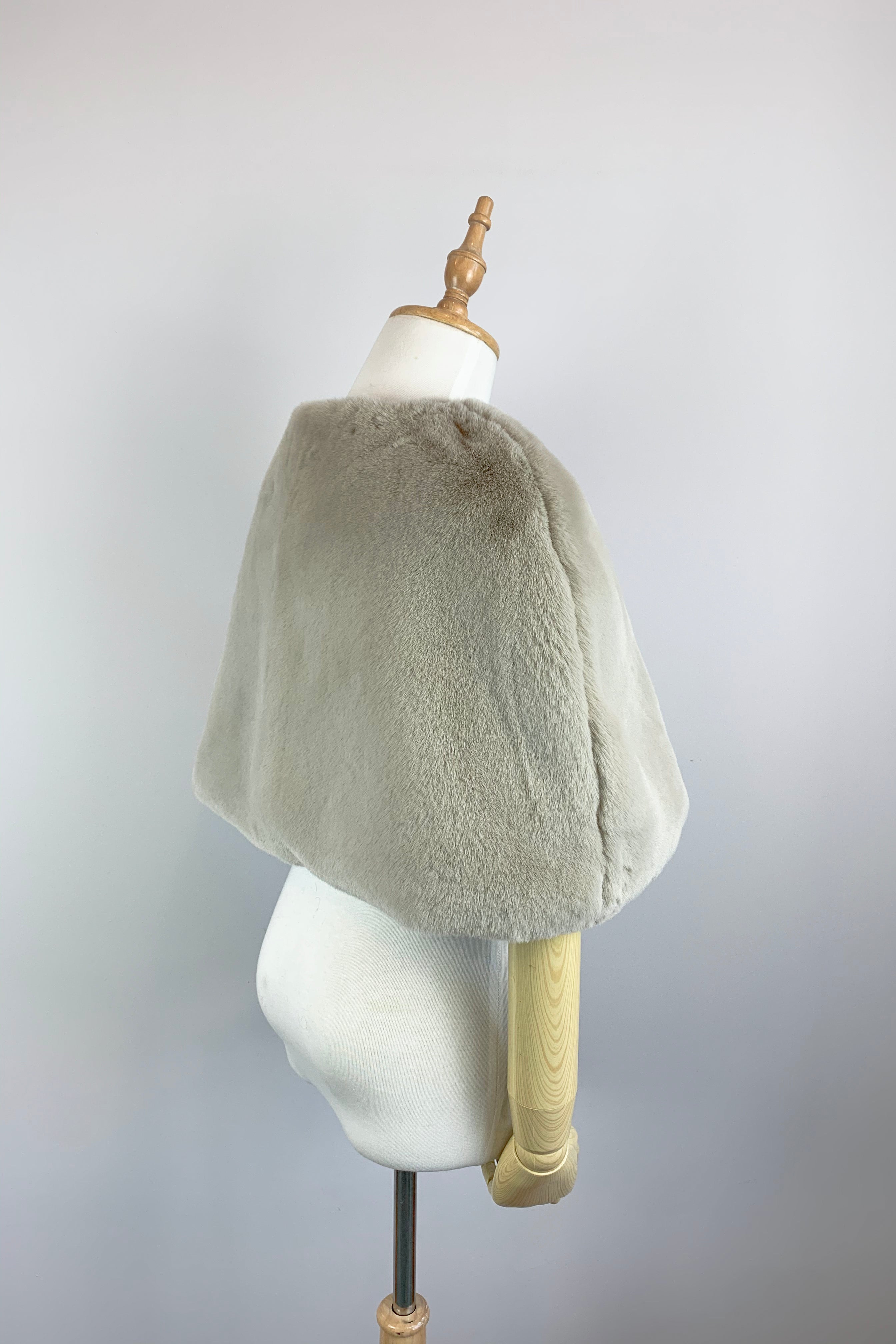 Light Gray Faux Fur Bridal Cape - Elegant Wedding Shawl for Brides (Georgina LGry05) | Perfect for Winter Weddings, Photo Shoots & Formal Events