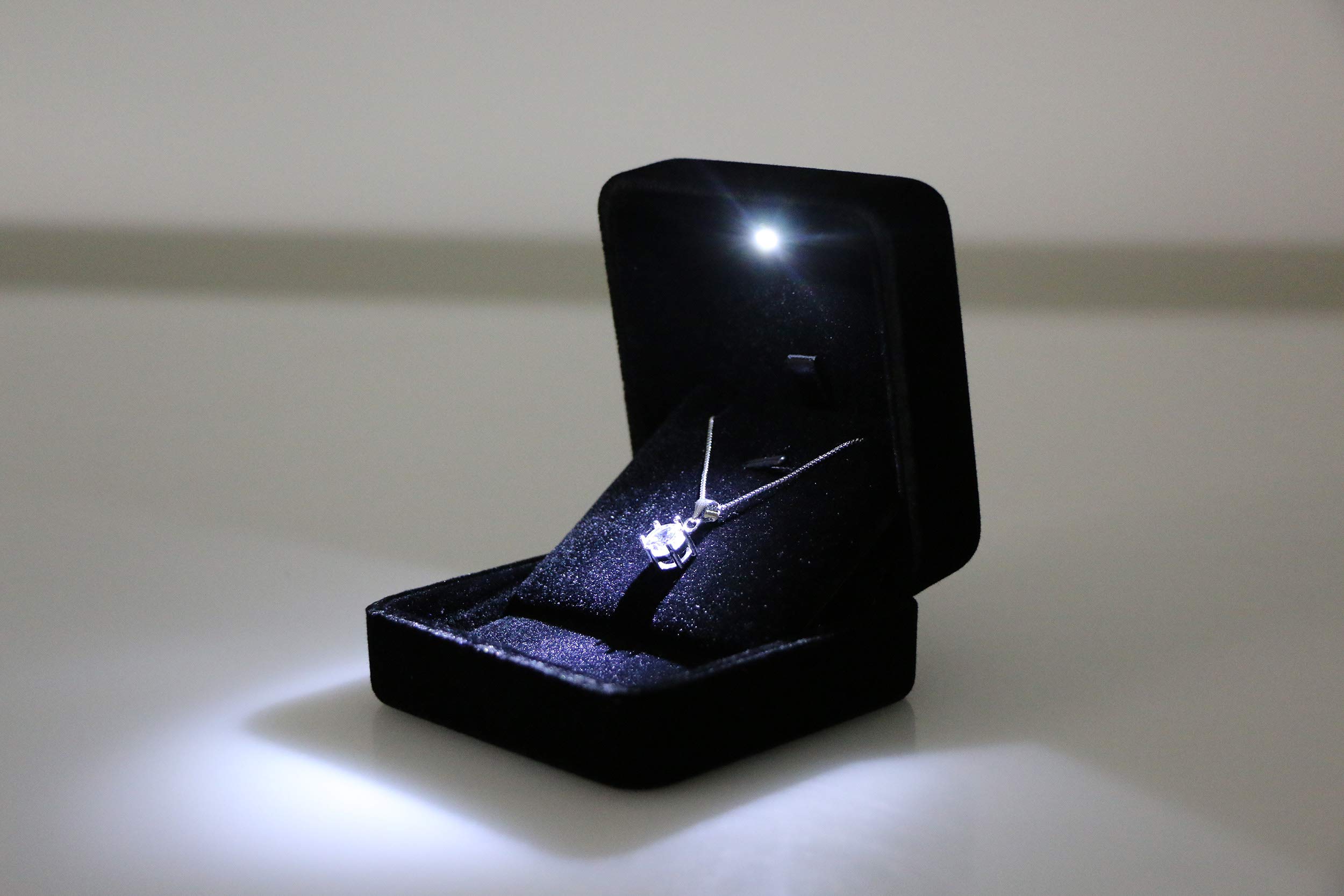 Velvet LED Jewelry Gift Box - Glossy Metal Pendant Necklace & Couple Bracelet Storage Case for Valentine's Day, Anniversary, Wedding, Engagement, Christmas (Black) - Perfect for Romantic Gifts & Luxury Jewelry Presentation